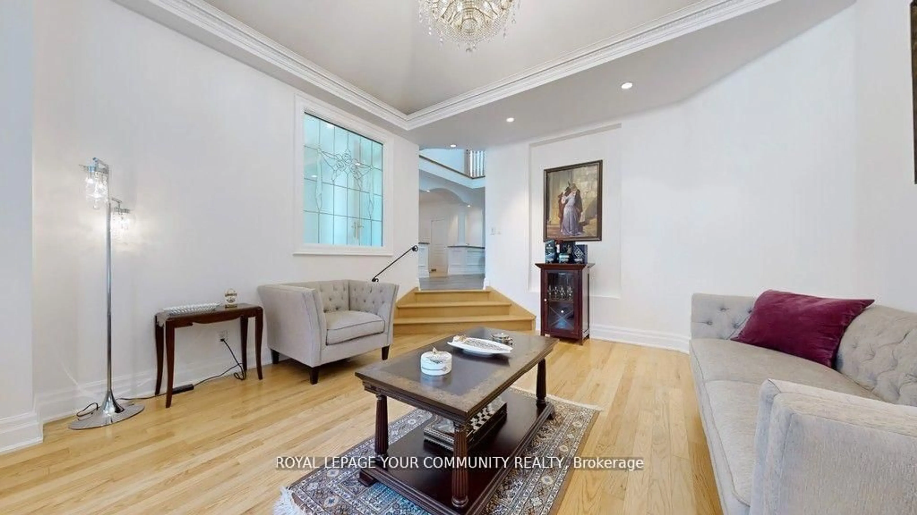 Living room with furniture, wood/laminate floor for 43 Denham Dr, Richmond Hill Ontario L4C 6H7