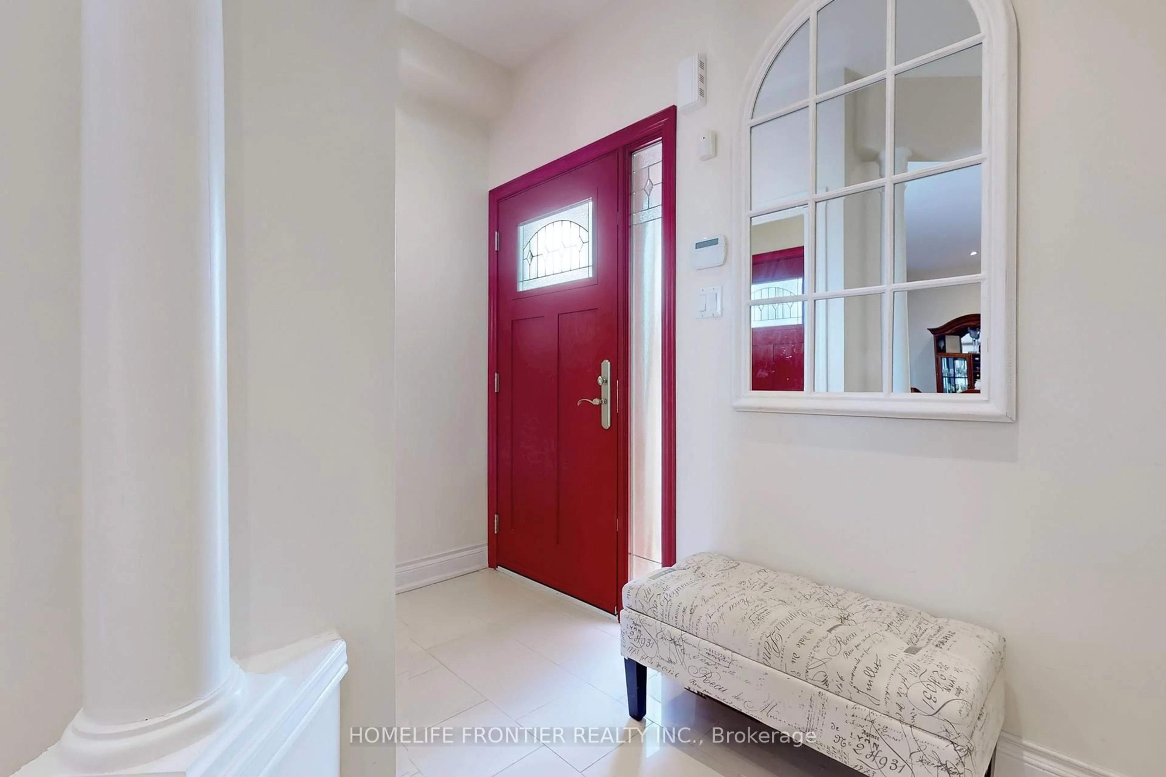 Indoor entryway for 138 Broomlands Dr, Vaughan Ontario L6A 2K3