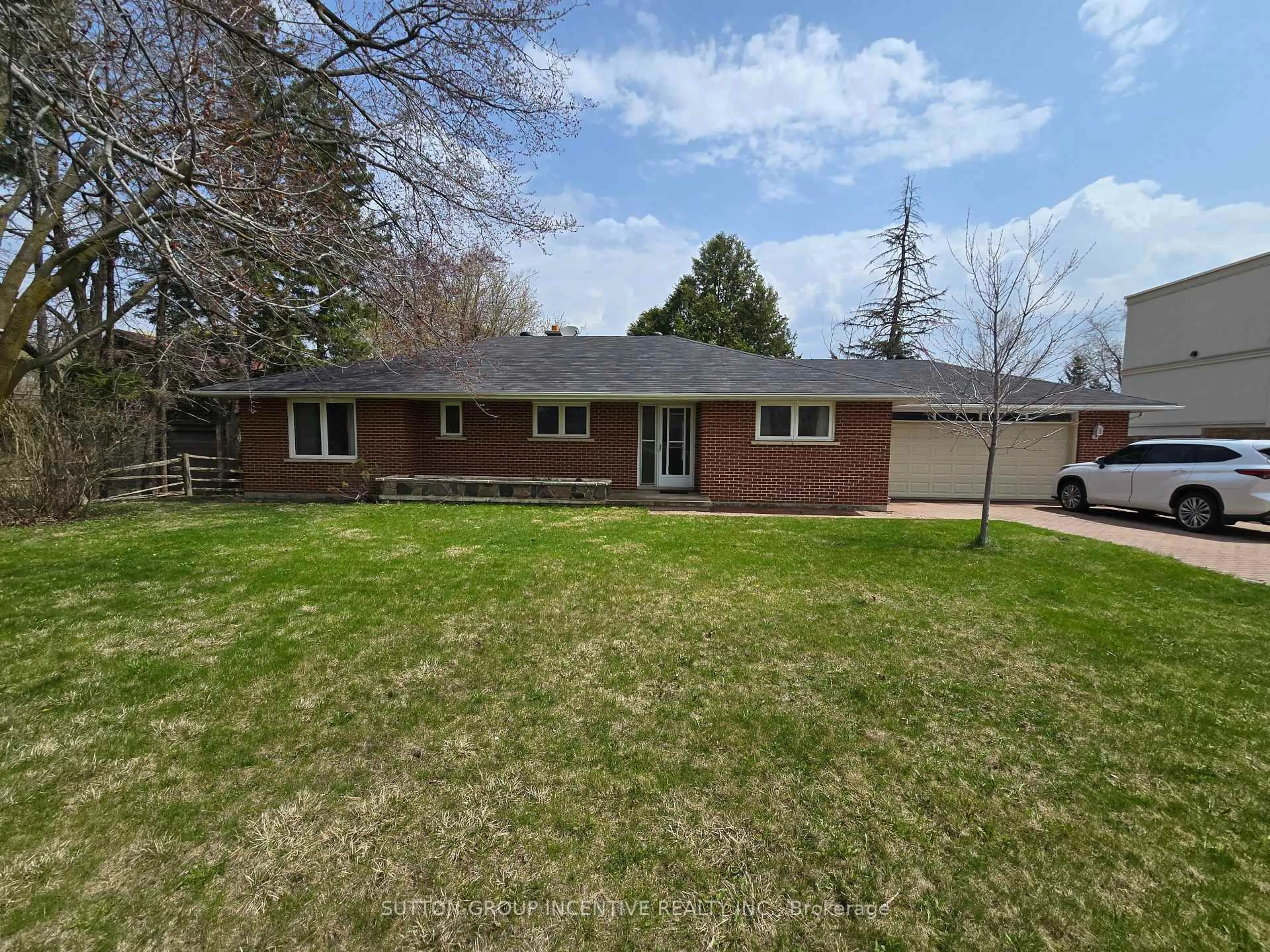A pic from outside/outdoor area/front of a property/back of a property/a pic from drone, street for 9947 Woodbine Ave, Markham Ontario L6C 1H7