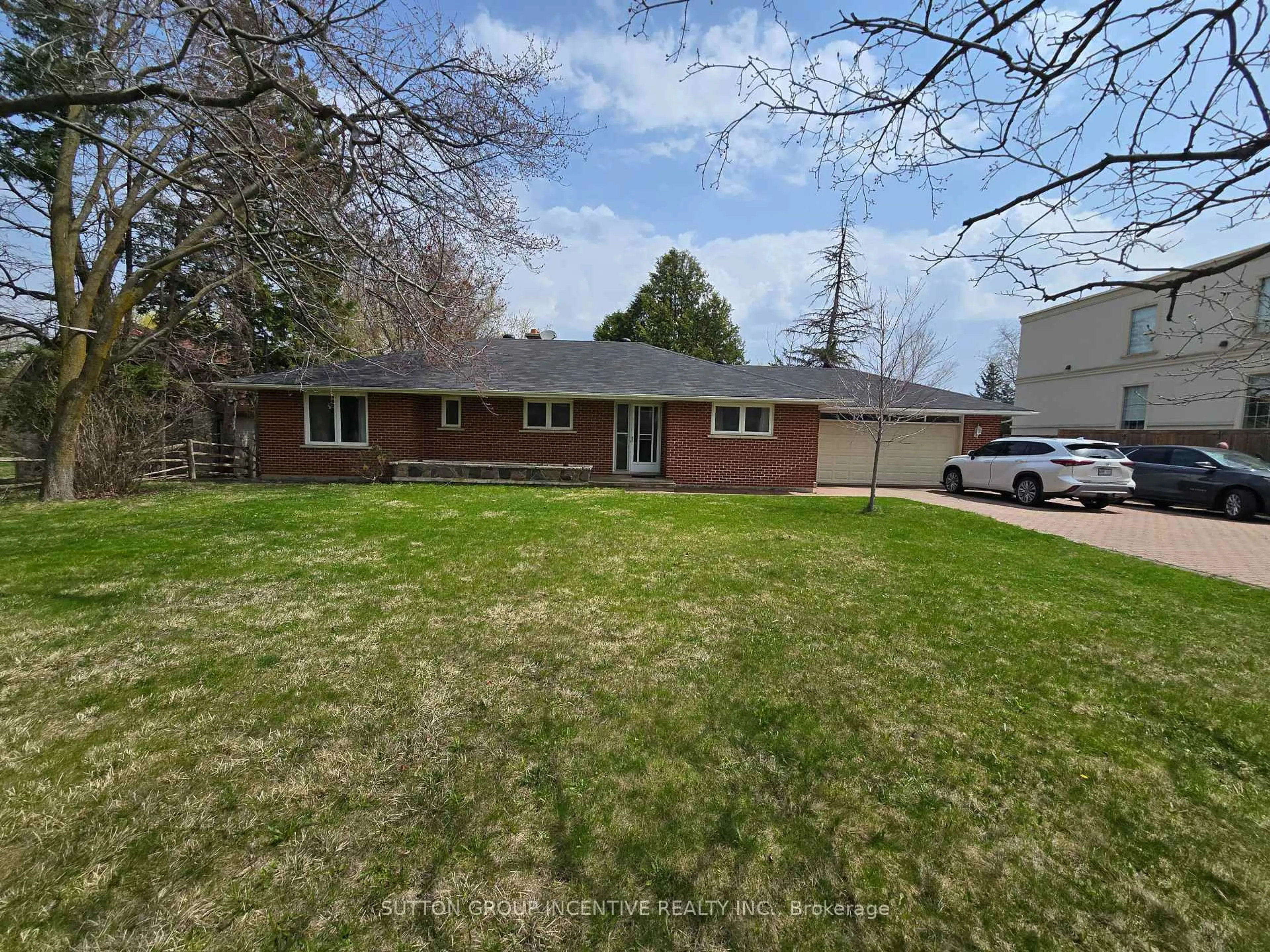 A pic from outside/outdoor area/front of a property/back of a property/a pic from drone, street for 9947 Woodbine Ave, Markham Ontario L6C 1H7
