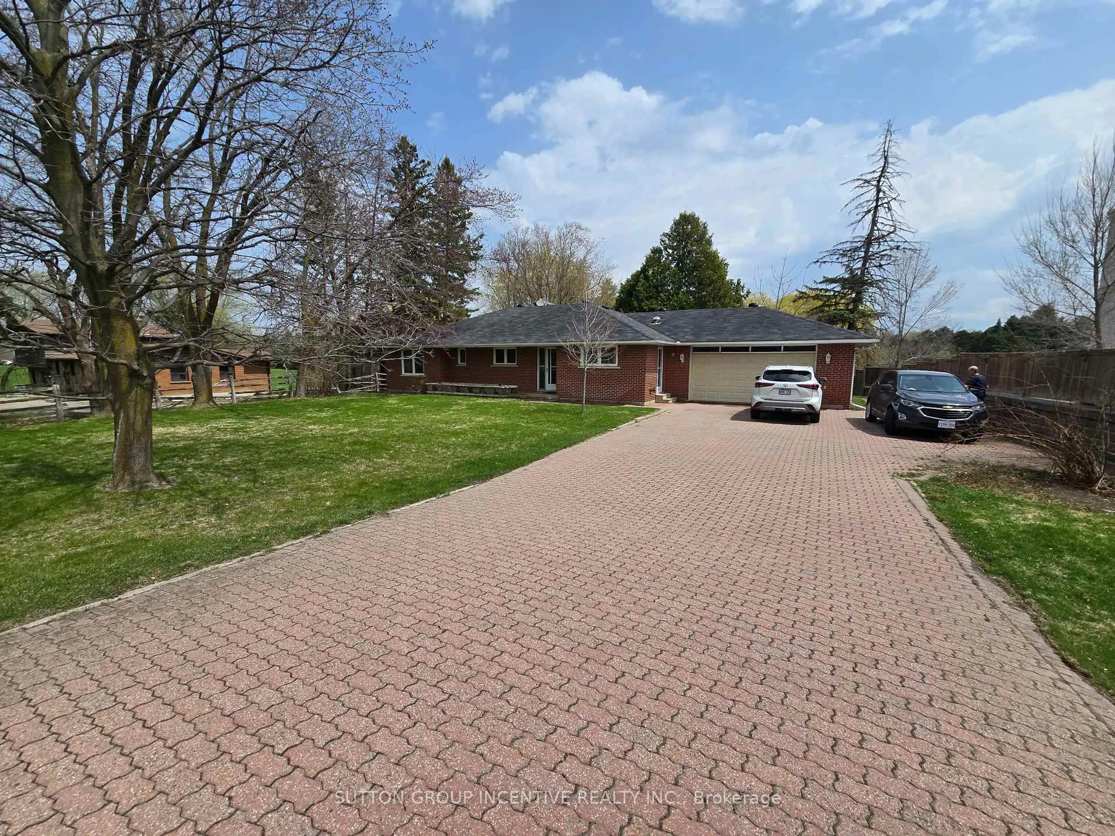 A pic from outside/outdoor area/front of a property/back of a property/a pic from drone, street for 9947 Woodbine Ave, Markham Ontario L6C 1H7