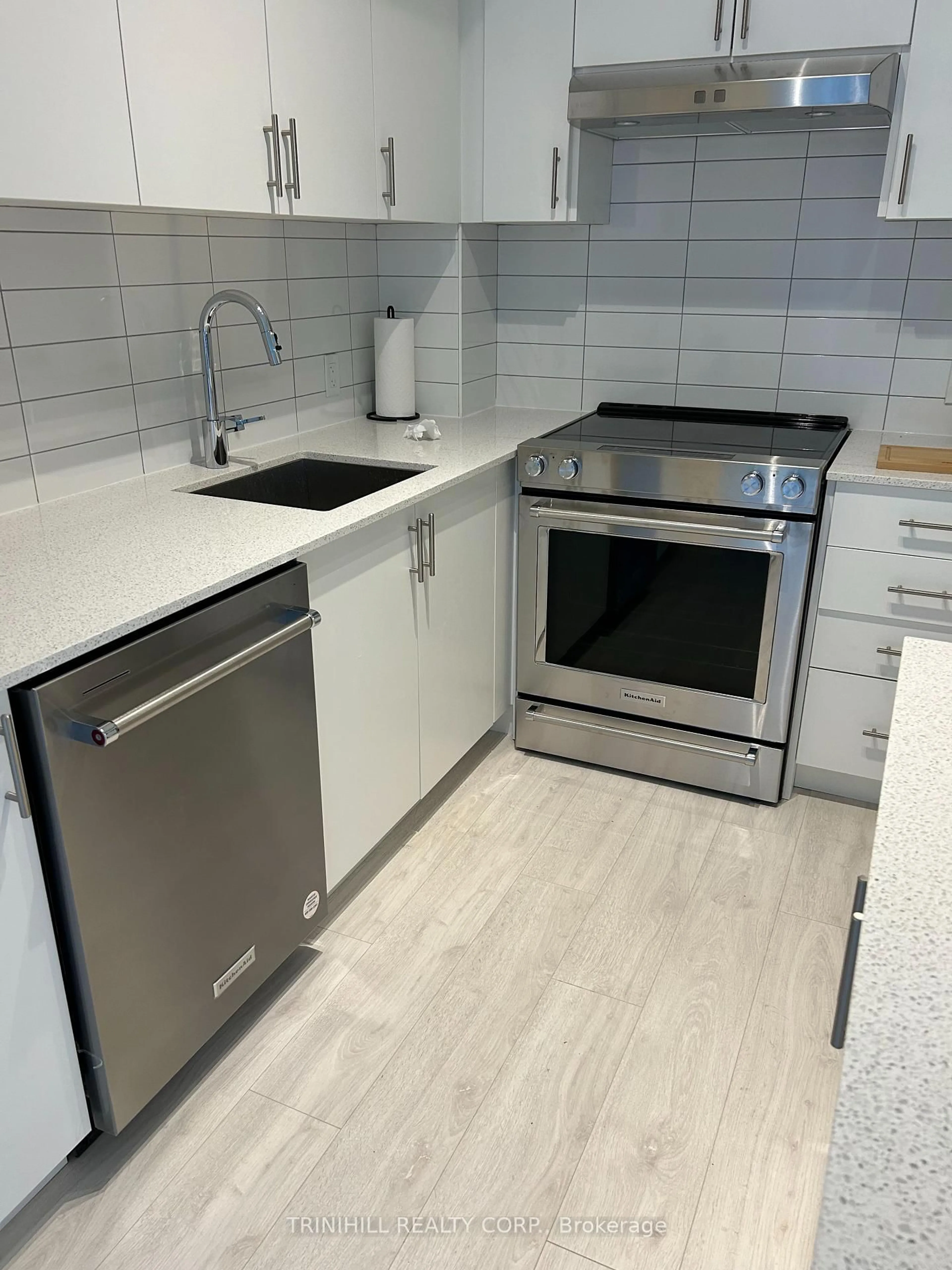 Standard kitchen, ceramic/tile floor for 9000 JANE St #1005, Vaughan Ontario L4K 0M6
