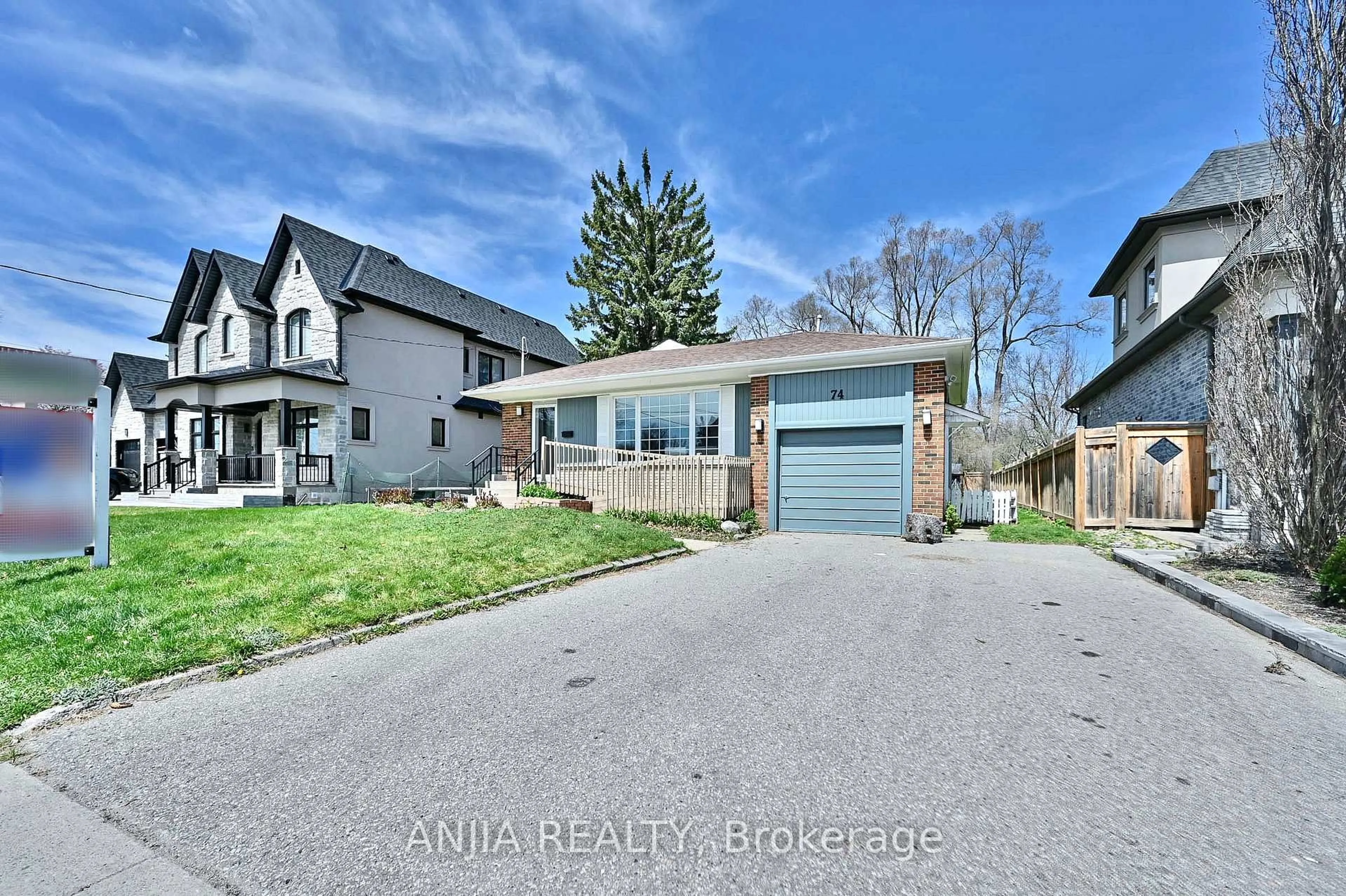 Unknown for 74 Robinson St, Markham Ontario L3P 1N8