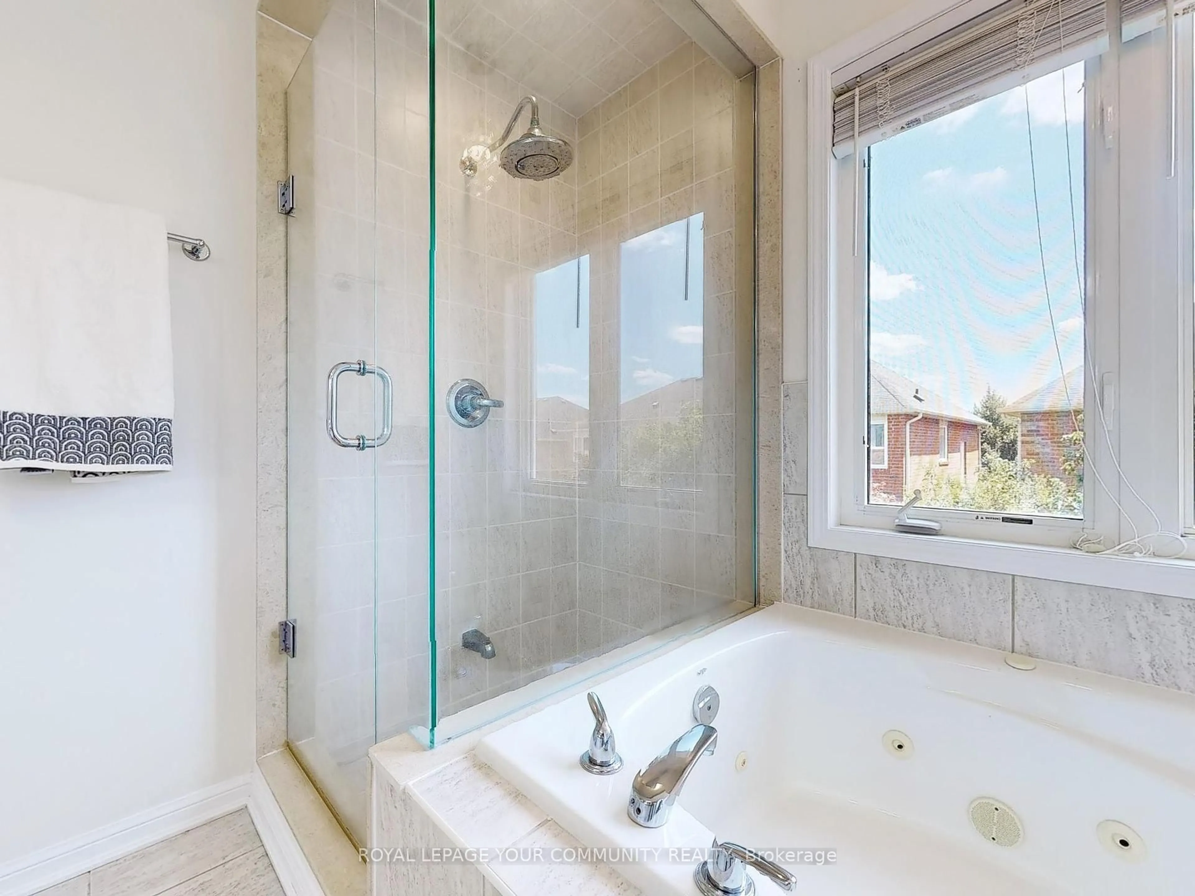 Contemporary bathroom, ceramic/tile floor for 118 Ina Lane, Whitchurch-Stouffville Ontario L4A 0L8