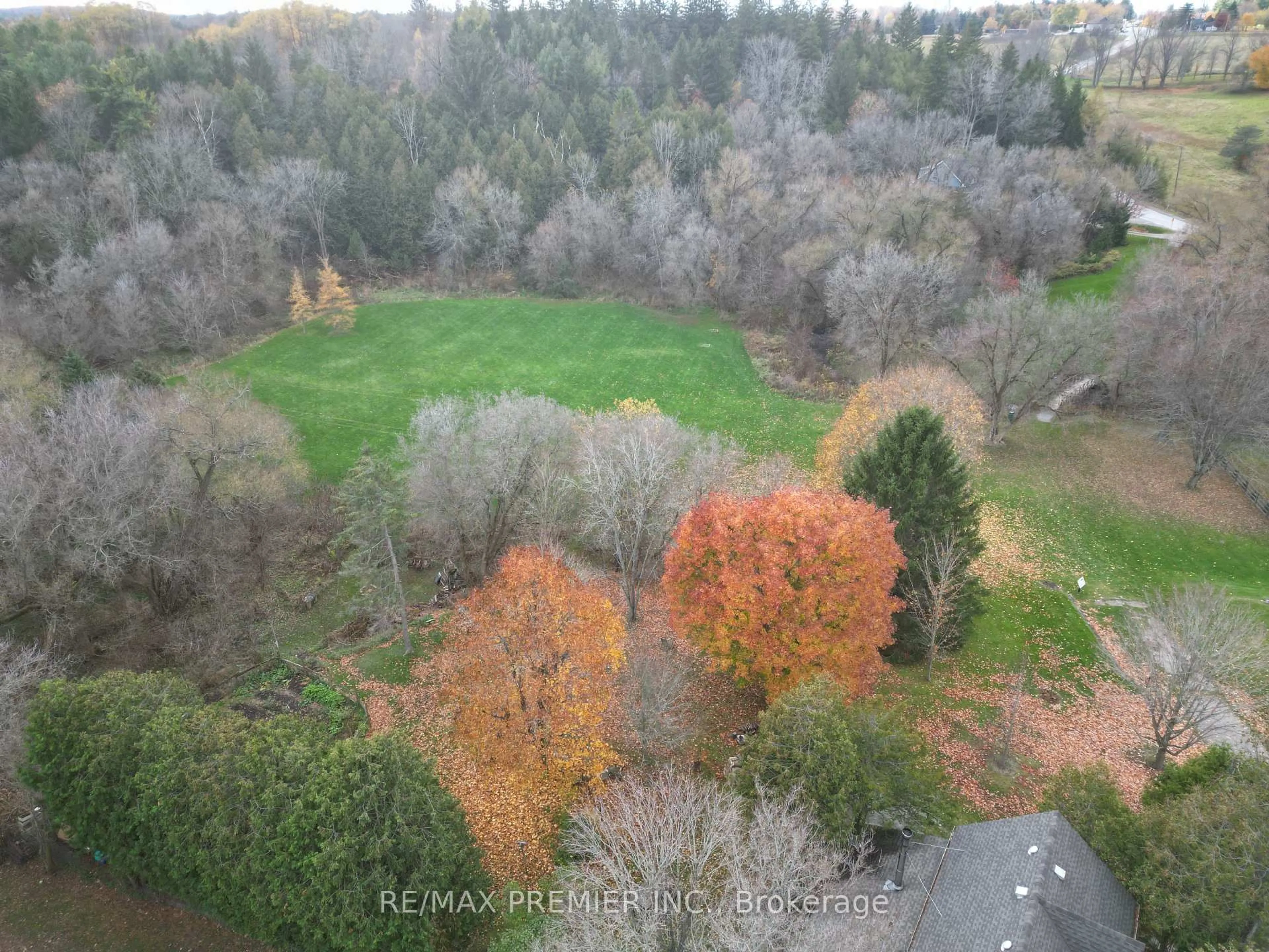 A pic from outside/outdoor area/front of a property/back of a property/a pic from drone, forest/trees view for 440 Kettleby Rd, King Ontario L7B 0C9