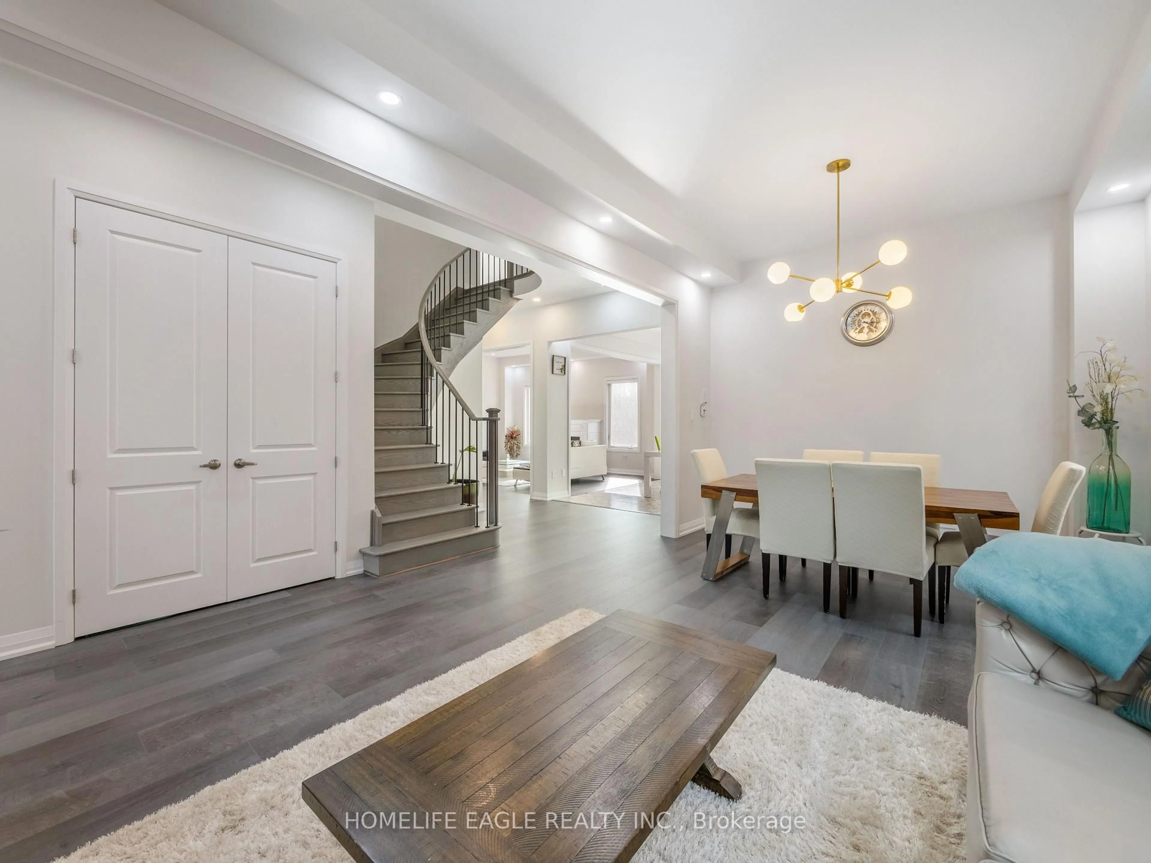 Indoor entryway for 1028 Hardy Way, Innisfil Ontario L0L 1W0