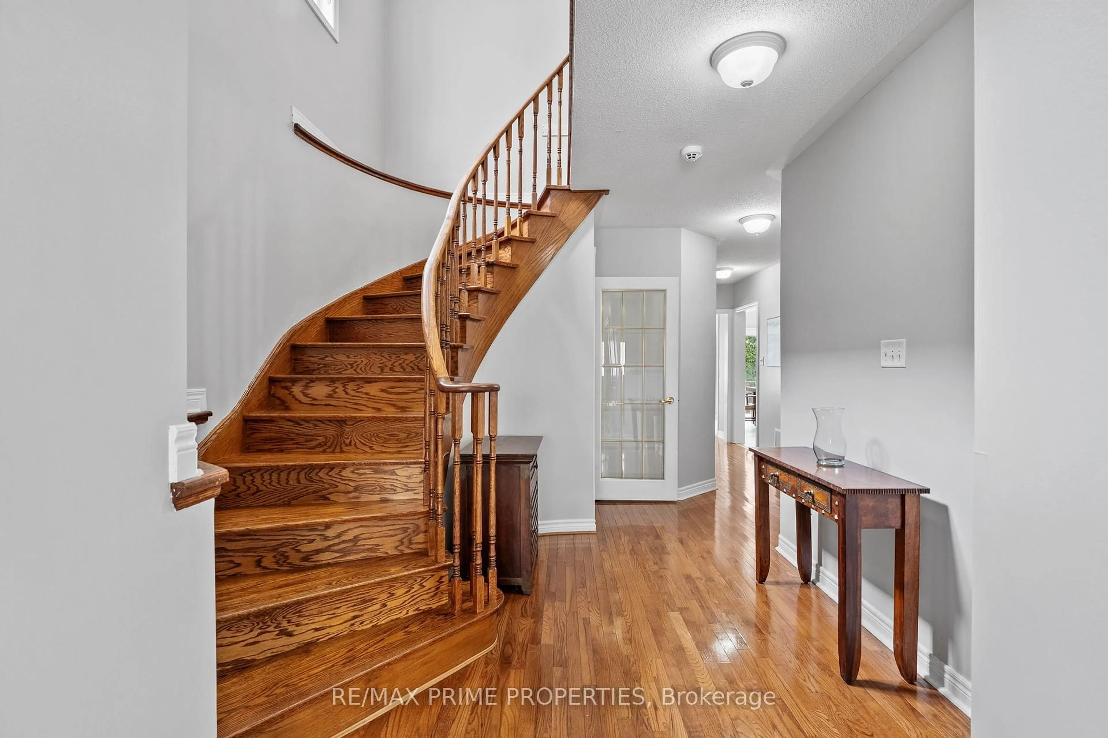 Unknown for 648 Society Cres, Newmarket Ontario L3X 2V8
