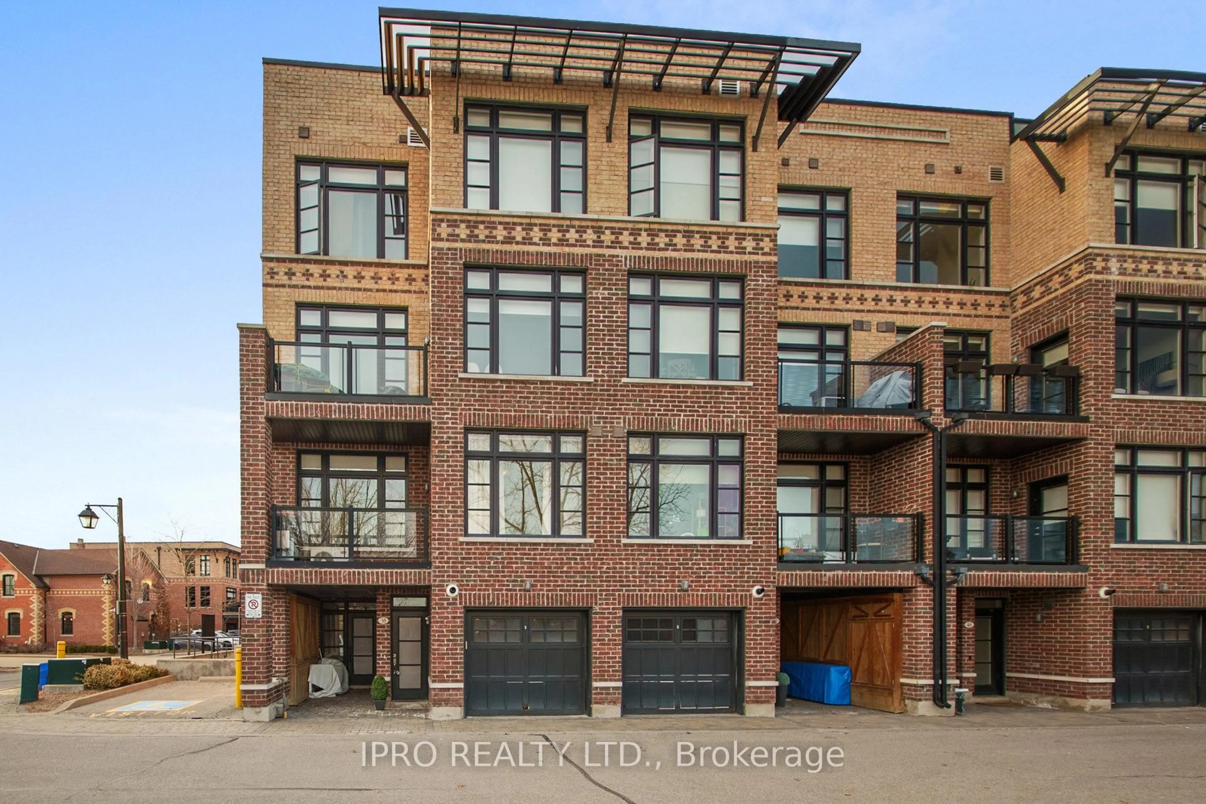 Home with brick exterior material, building for 8167 Kipling Ave #38, Vaughan Ontario L4L 0G4
