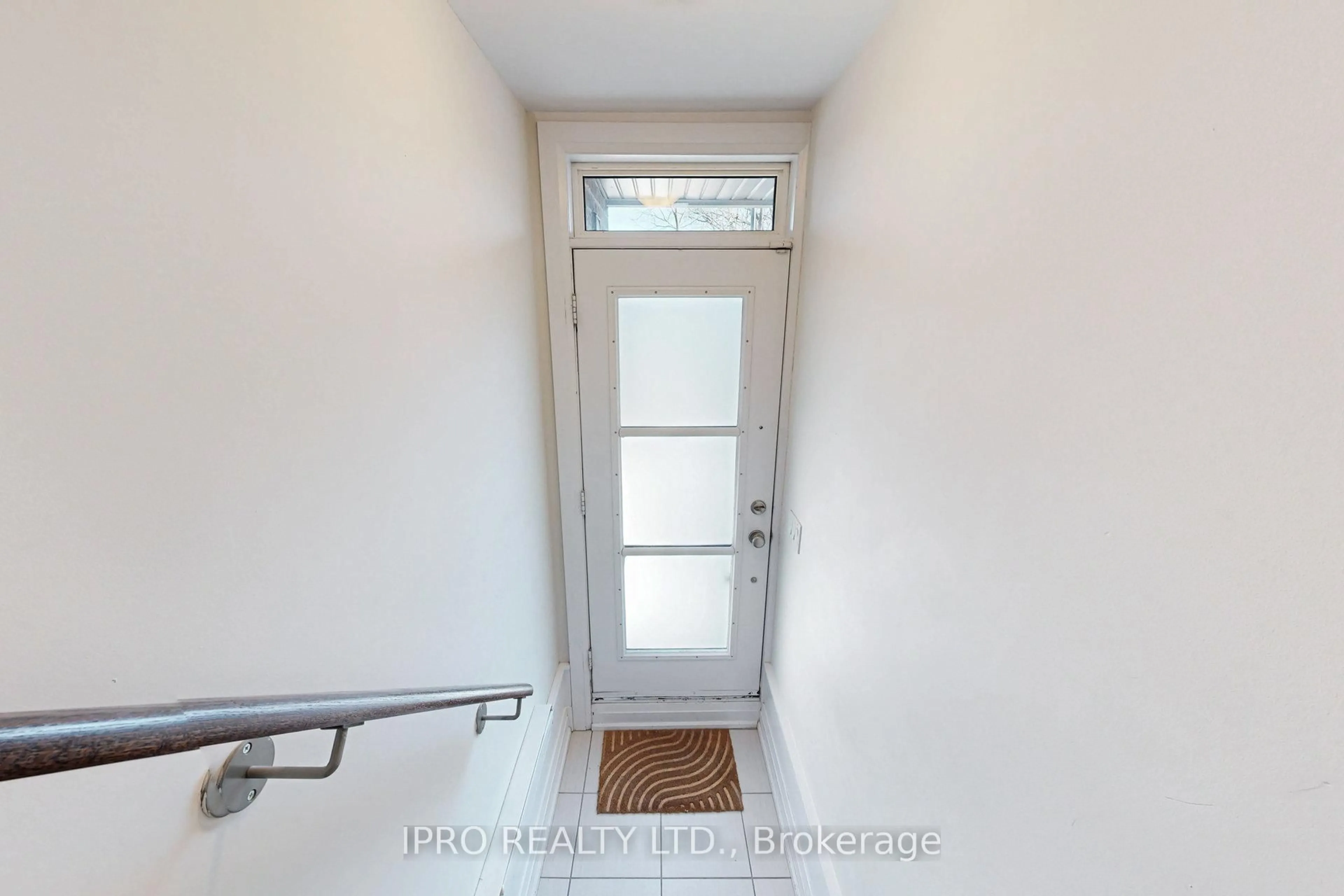Indoor entryway for 8167 Kipling Ave #38, Vaughan Ontario L4L 0G4