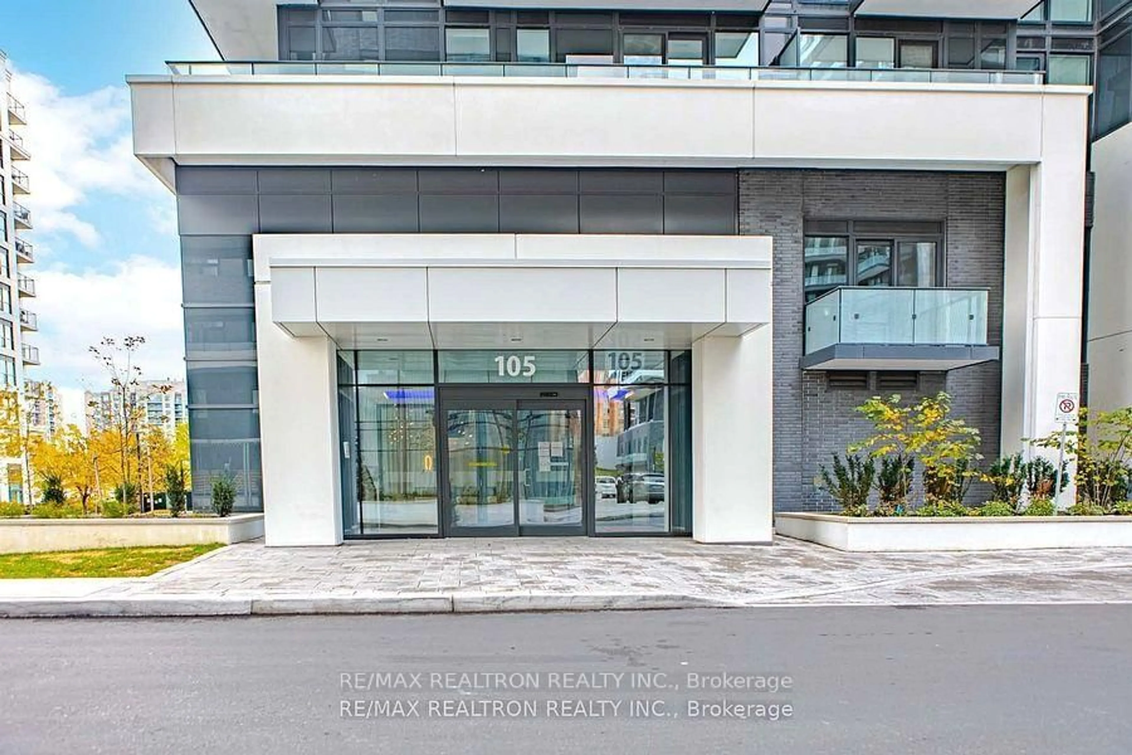 Indoor foyer for 105 Oneida Cres #2301, Richmond Hill Ontario L4B 0H6
