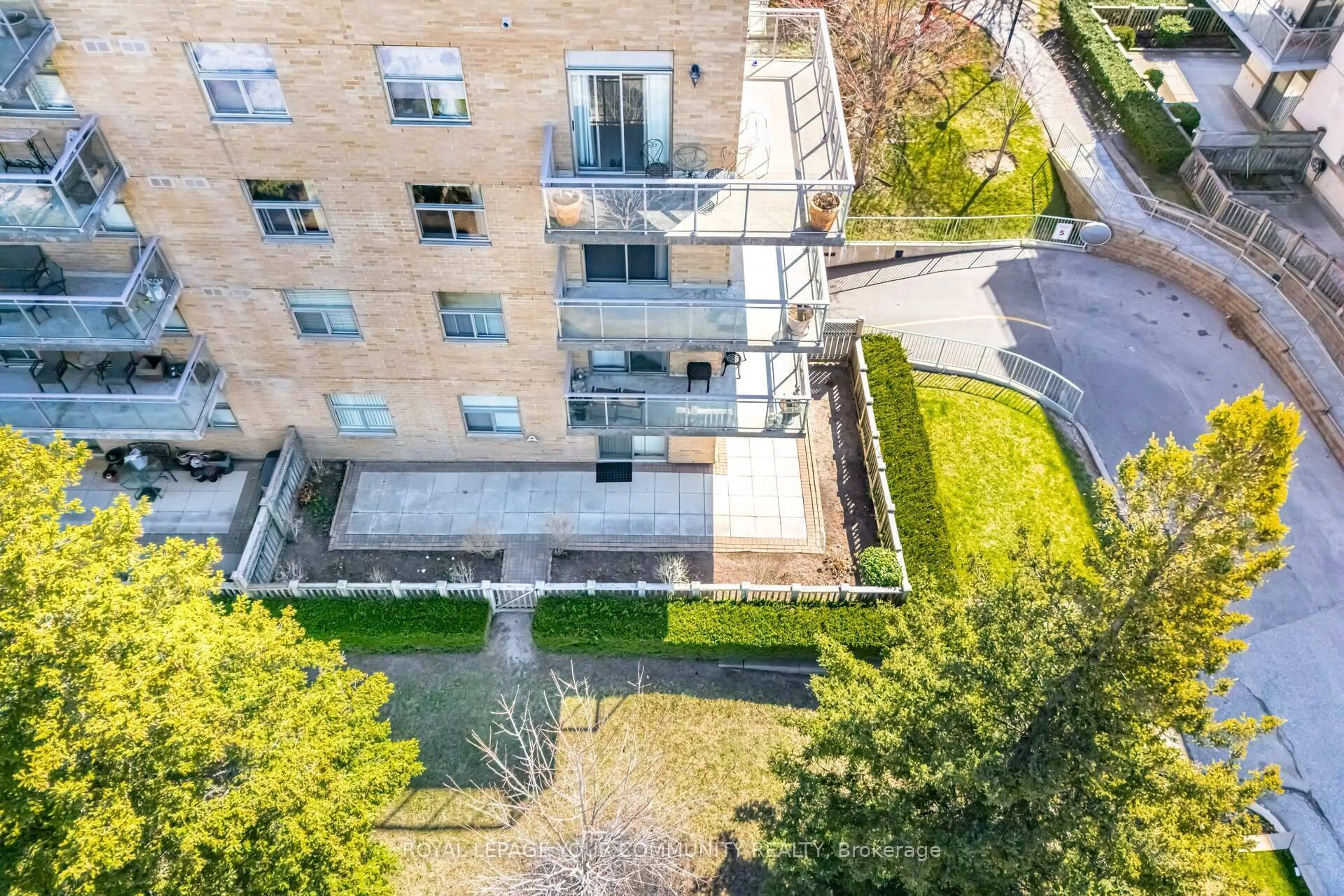 A pic from outside/outdoor area/front of a property/back of a property/a pic from drone, city buildings view from balcony for 2502 Rutherford Rd #112, Vaughan Ontario L4K 5N6