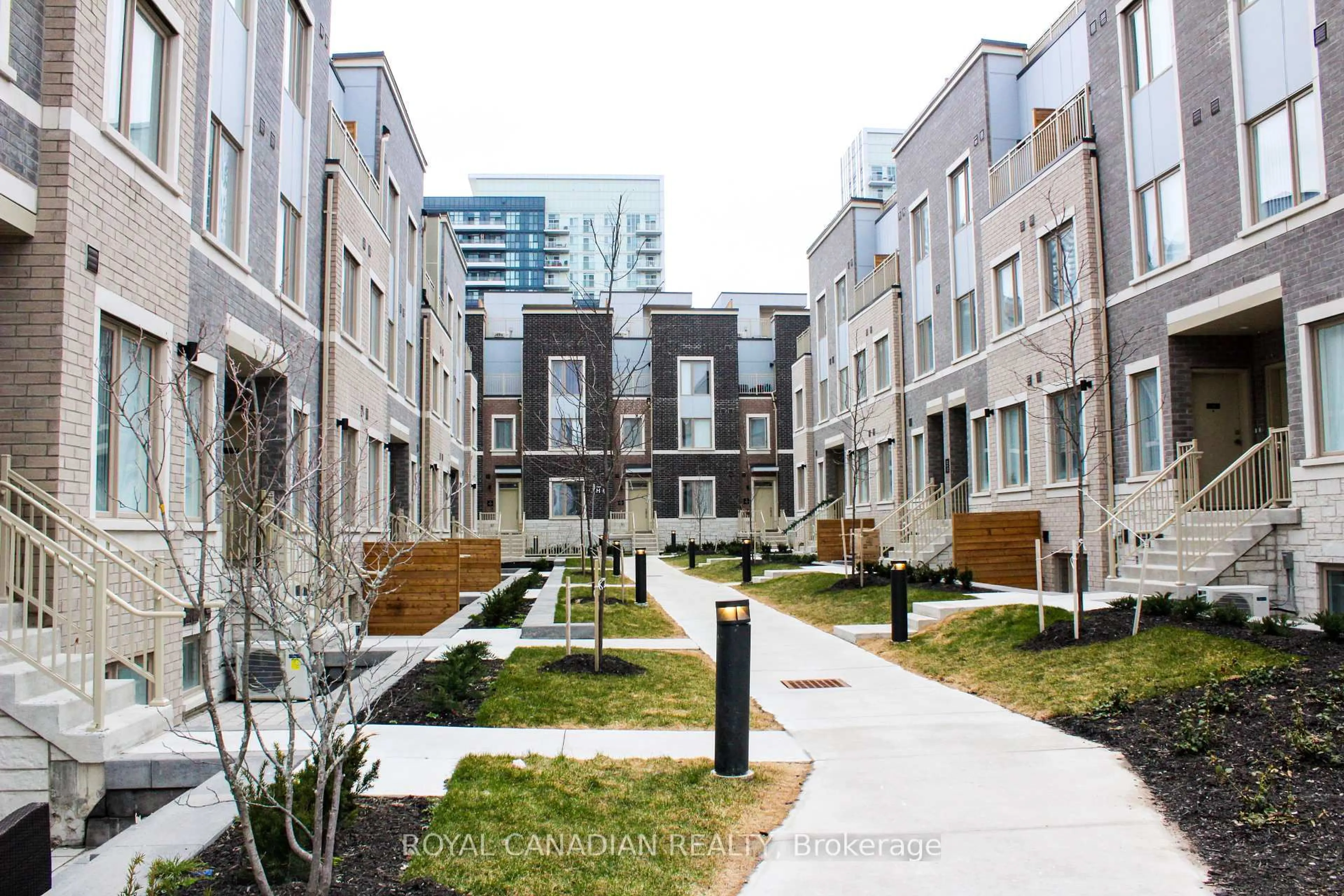 Patio, street for 151 Honeycrisp Cres #179, Vaughan Ontario L4T 0N7