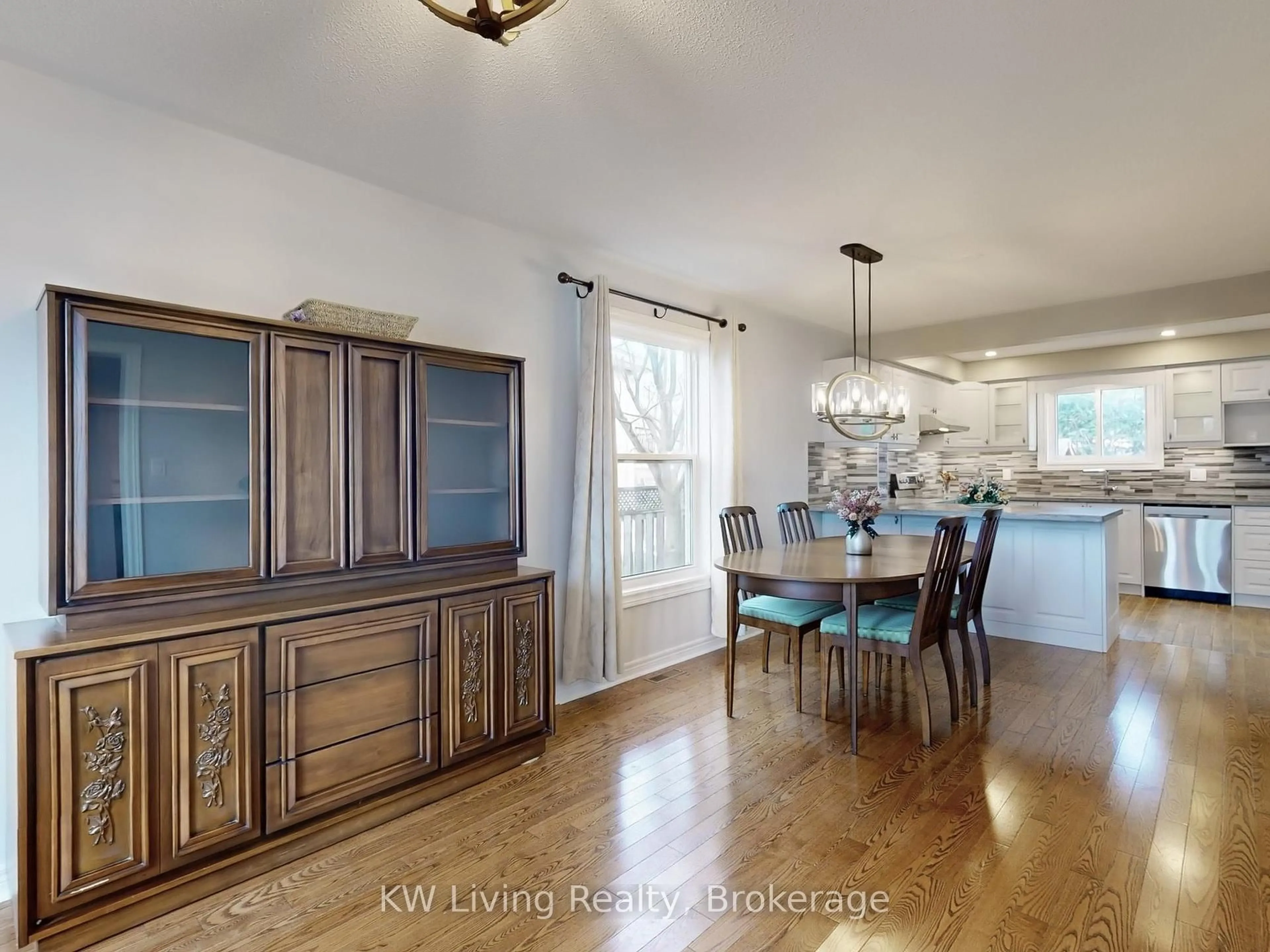 Unknown for 101 Fairwood Dr, Georgina Ontario L4P 3Y1