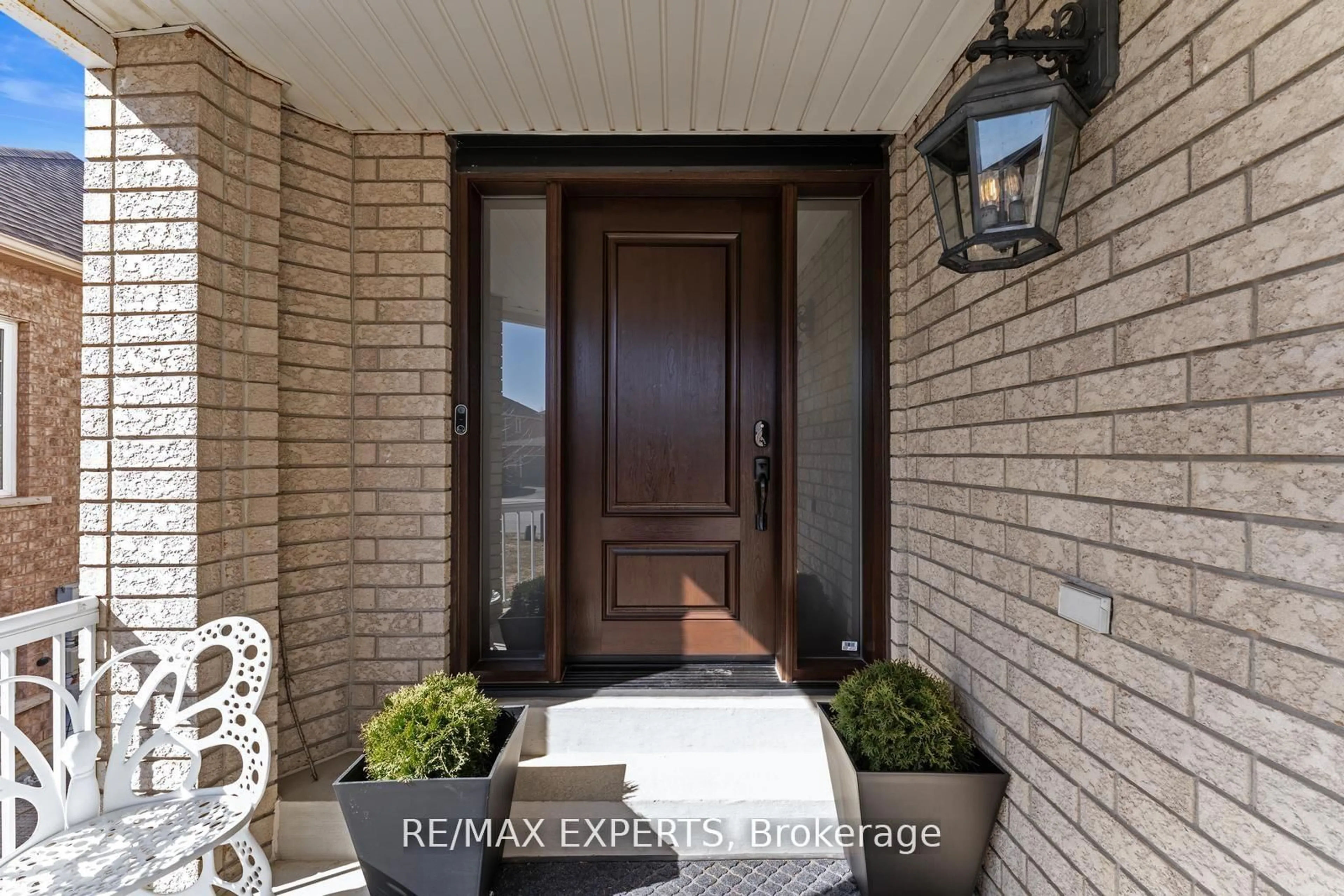 Indoor entryway for 8 Wildflower Dr, Richmond Hill Ontario L4E 3Y5