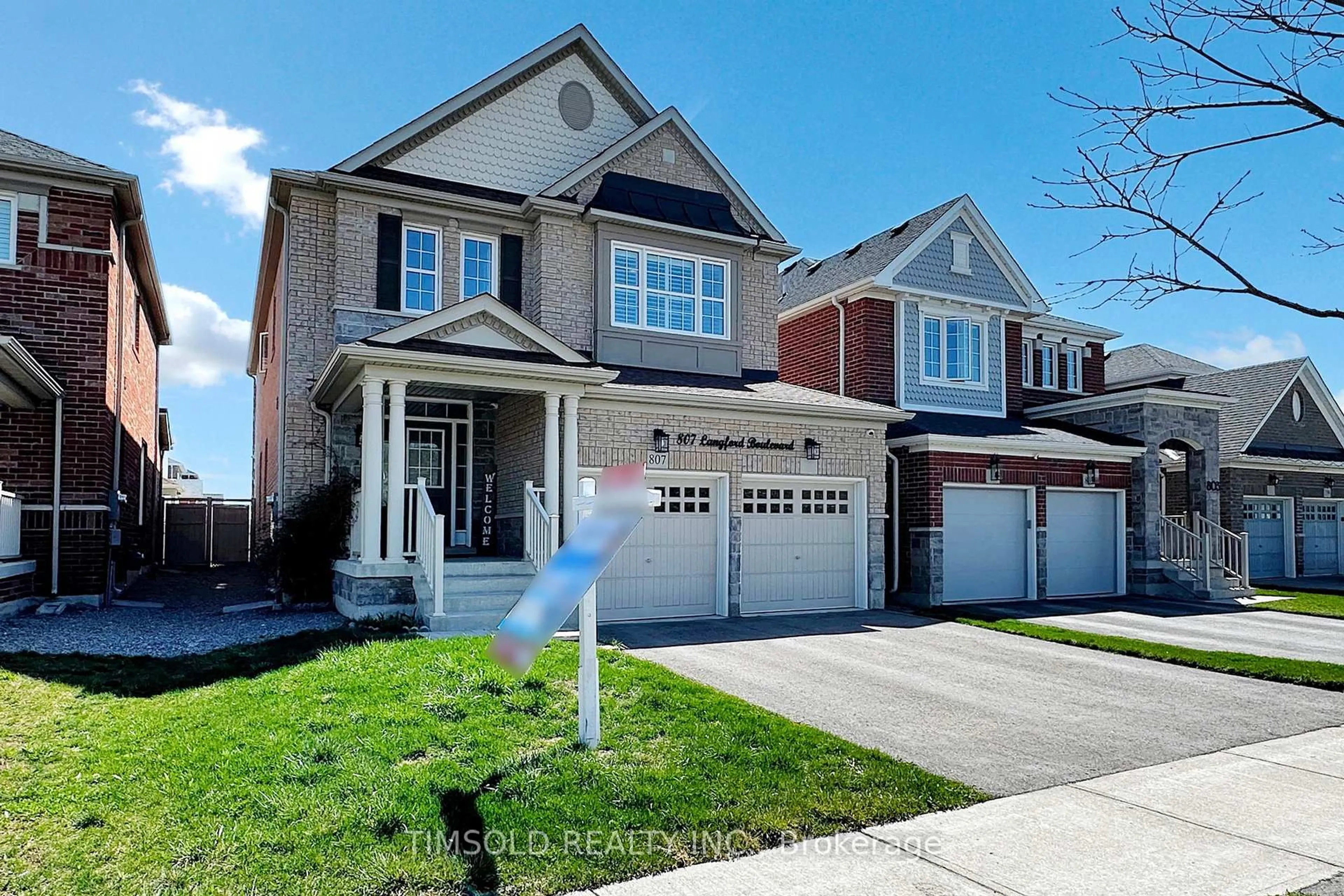 Home with brick exterior material, street for 807 Langford Blvd, Bradford West Gwillimbury Ontario L3Z 0K2