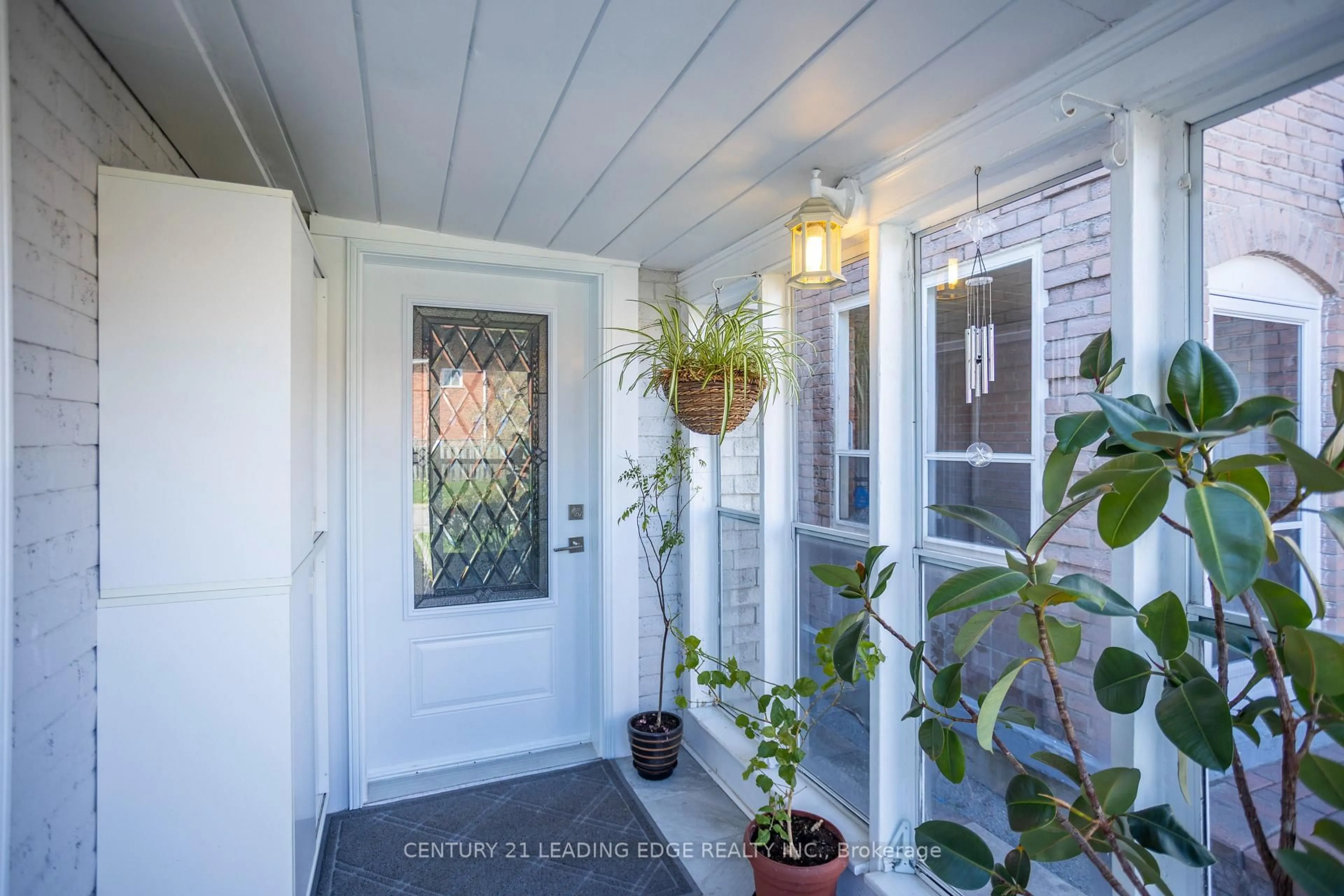Indoor entryway for 4 Sorrell Cres, Markham Ontario L3S 1L2