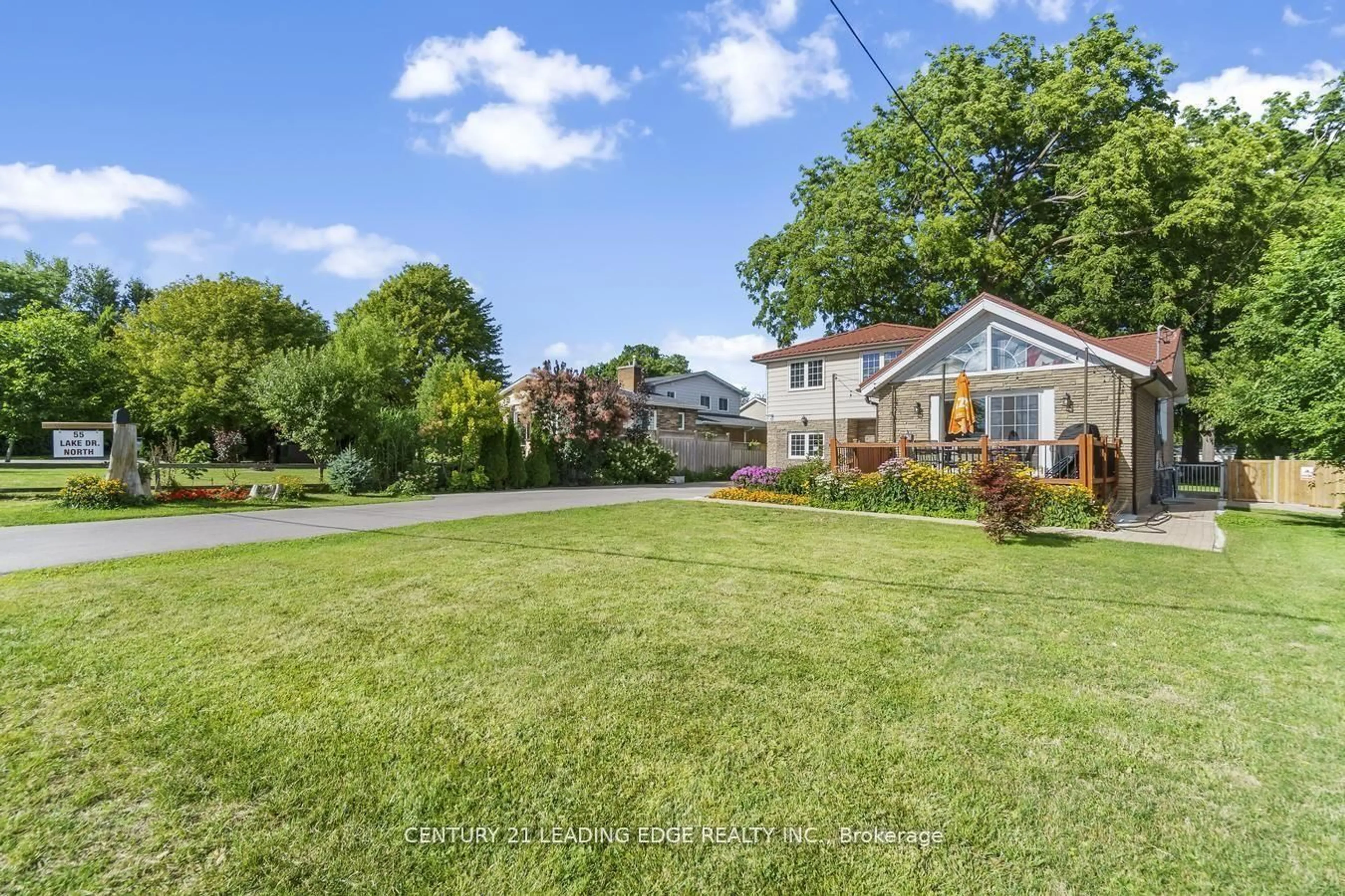 A pic from outside/outdoor area/front of a property/back of a property/a pic from drone, street for 55 Lake Dr, Georgina Ontario L4P 1A5