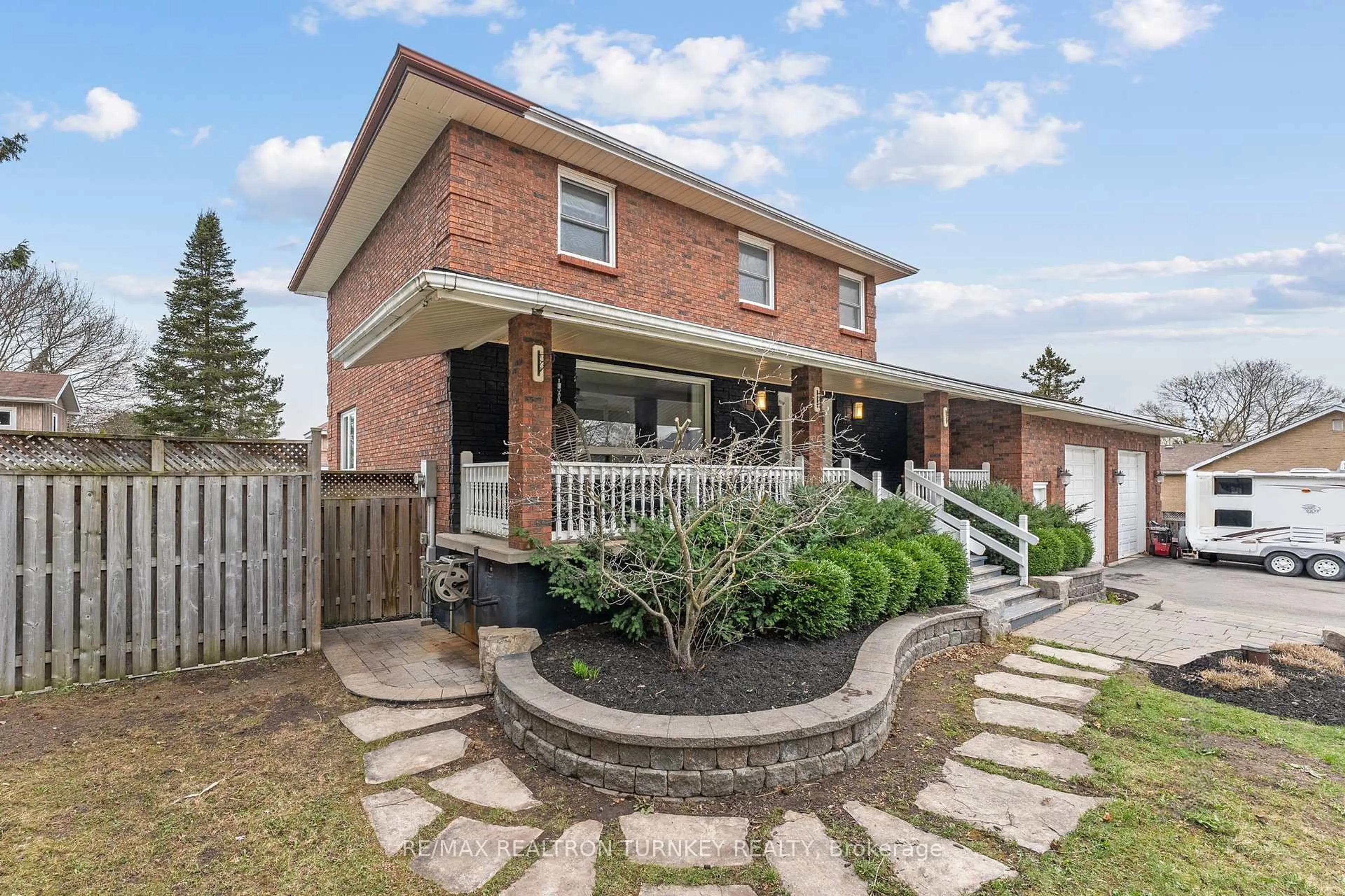 Home with brick exterior material, street for 10 Dafoe St, Uxbridge Ontario L0E 1T0