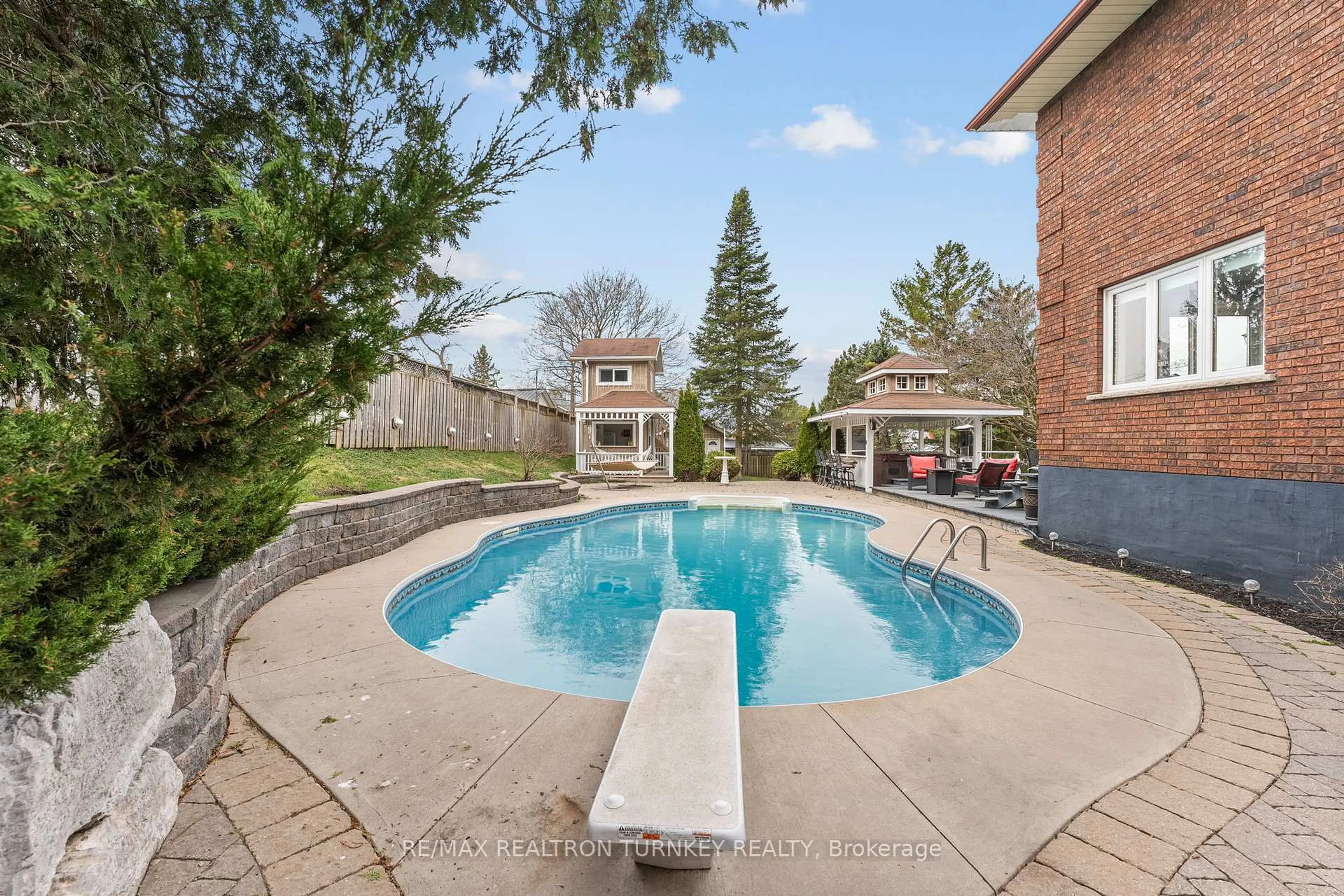 Pool for 10 Dafoe St, Uxbridge Ontario L0E 1T0