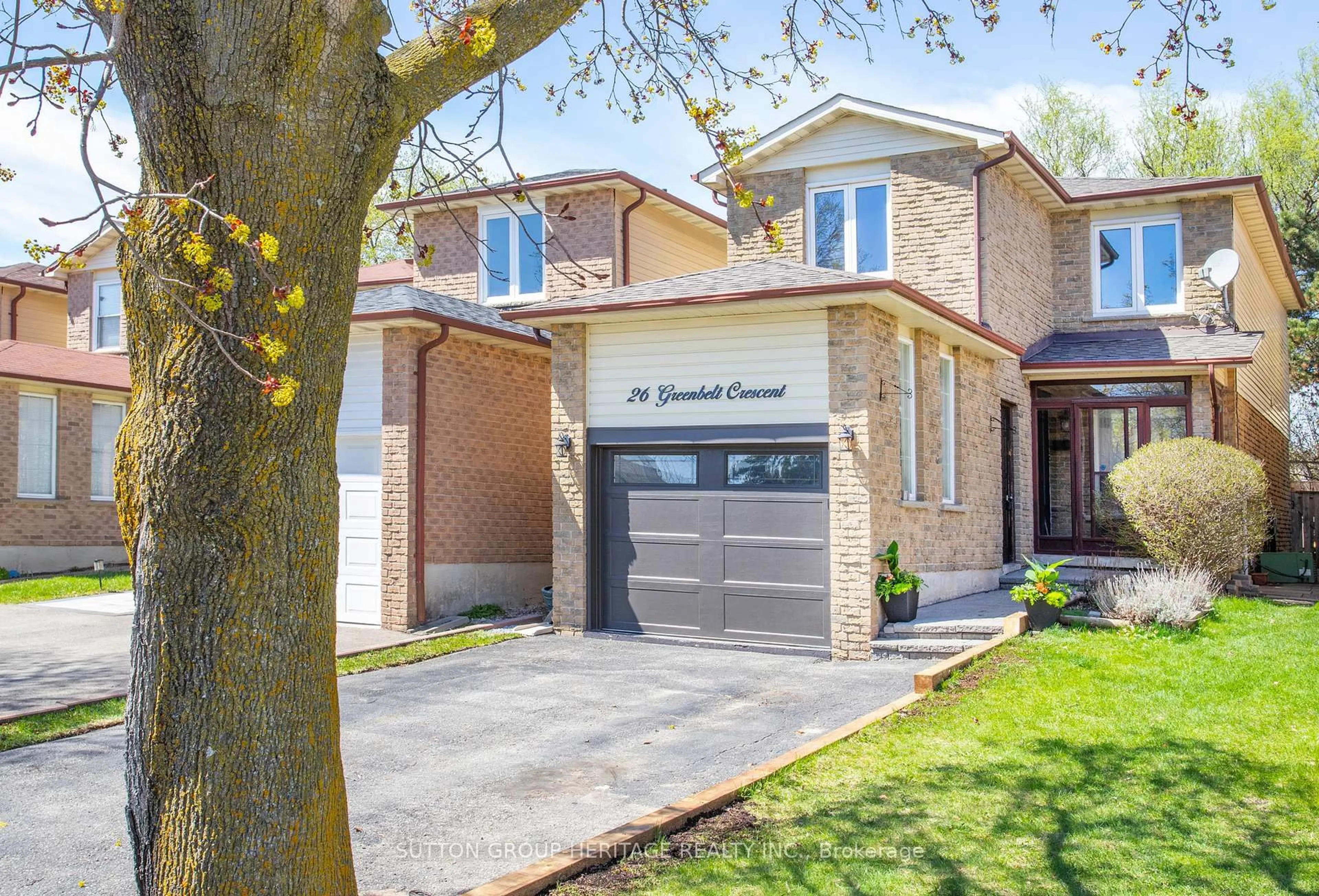Home with brick exterior material, street for 26 Greenbelt Cres, Richmond Hill Ontario L4C 5R8