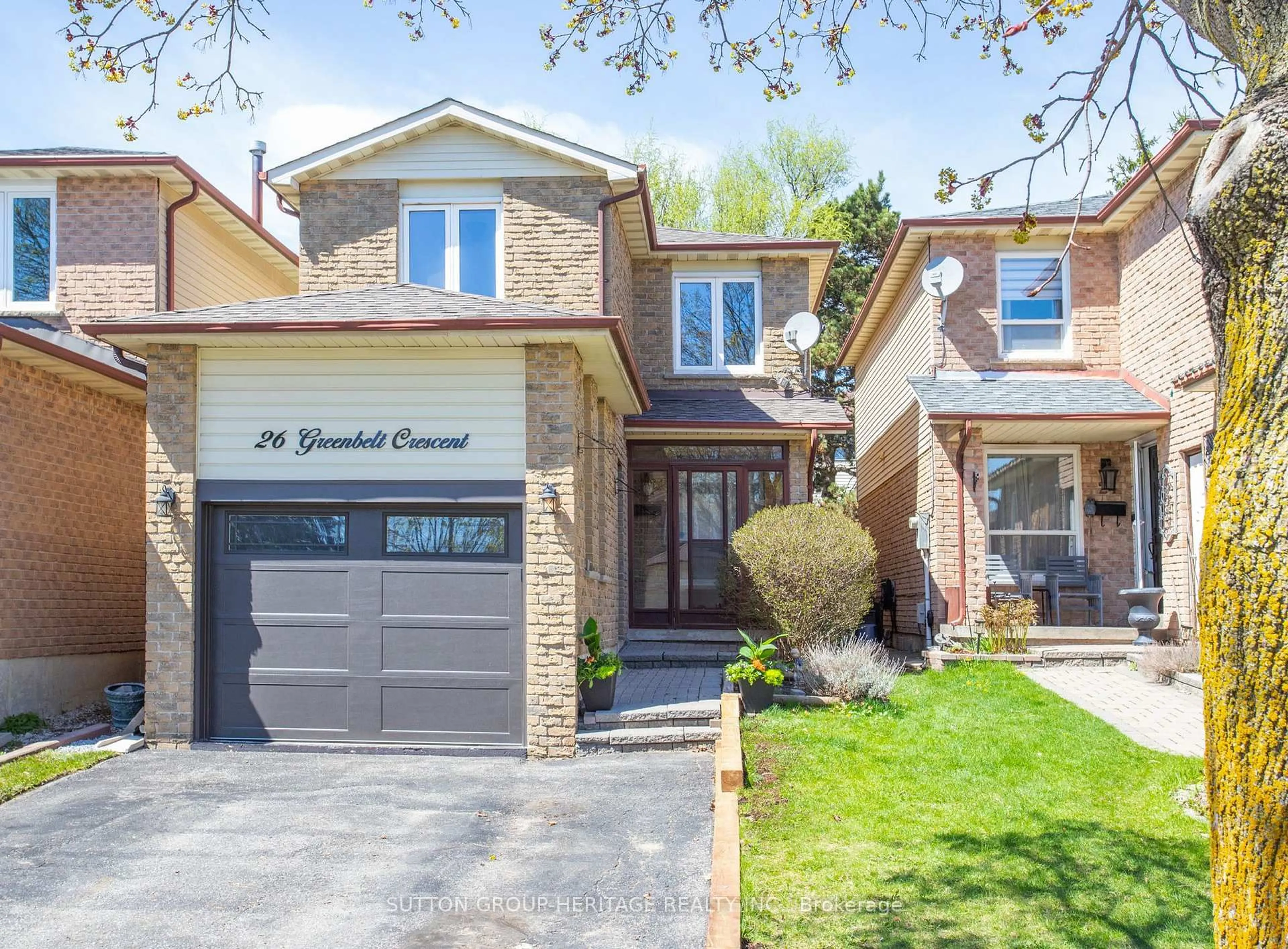 Home with brick exterior material, street for 26 Greenbelt Cres, Richmond Hill Ontario L4C 5R8