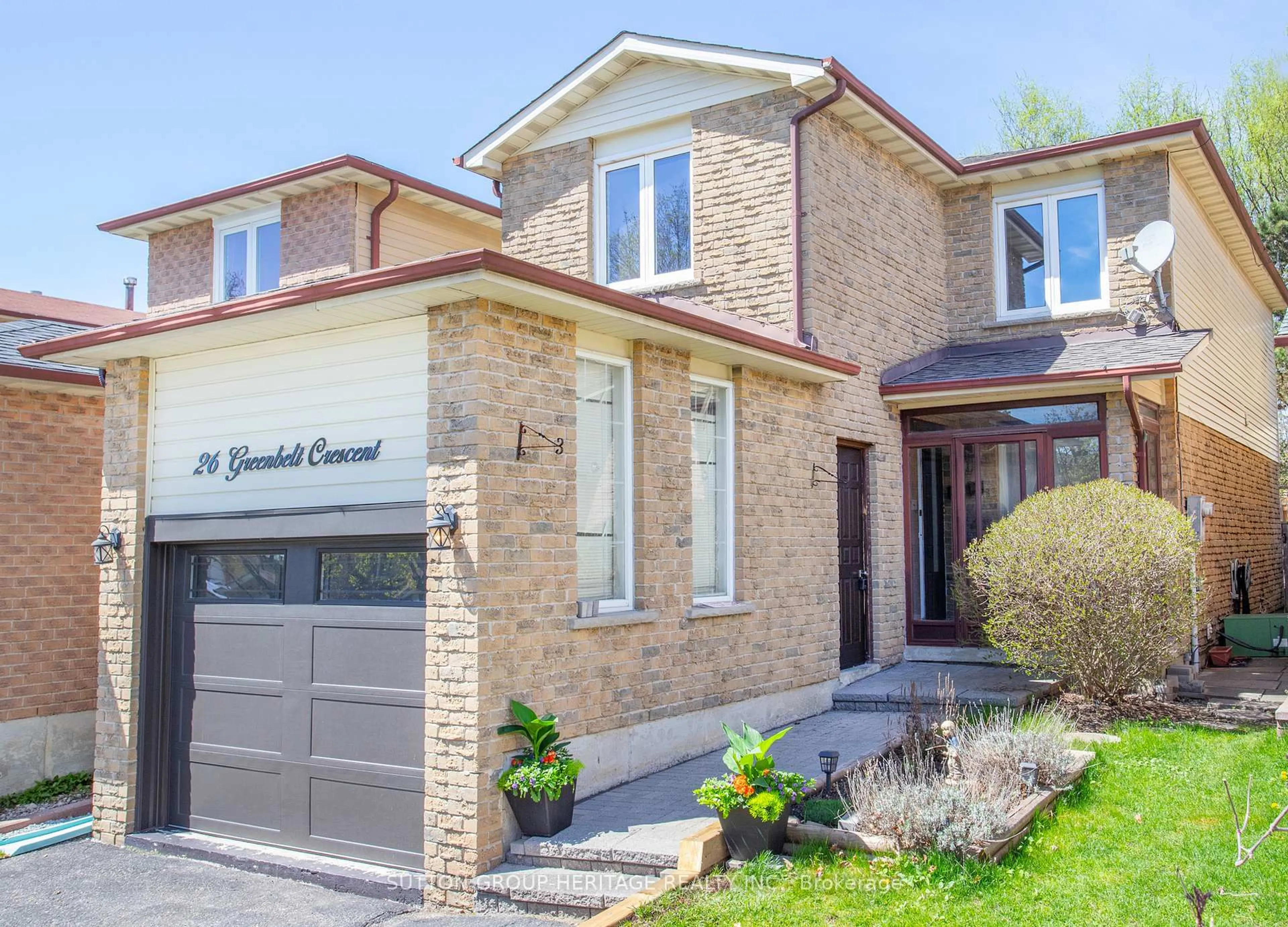 Home with brick exterior material, street for 26 Greenbelt Cres, Richmond Hill Ontario L4C 5R8