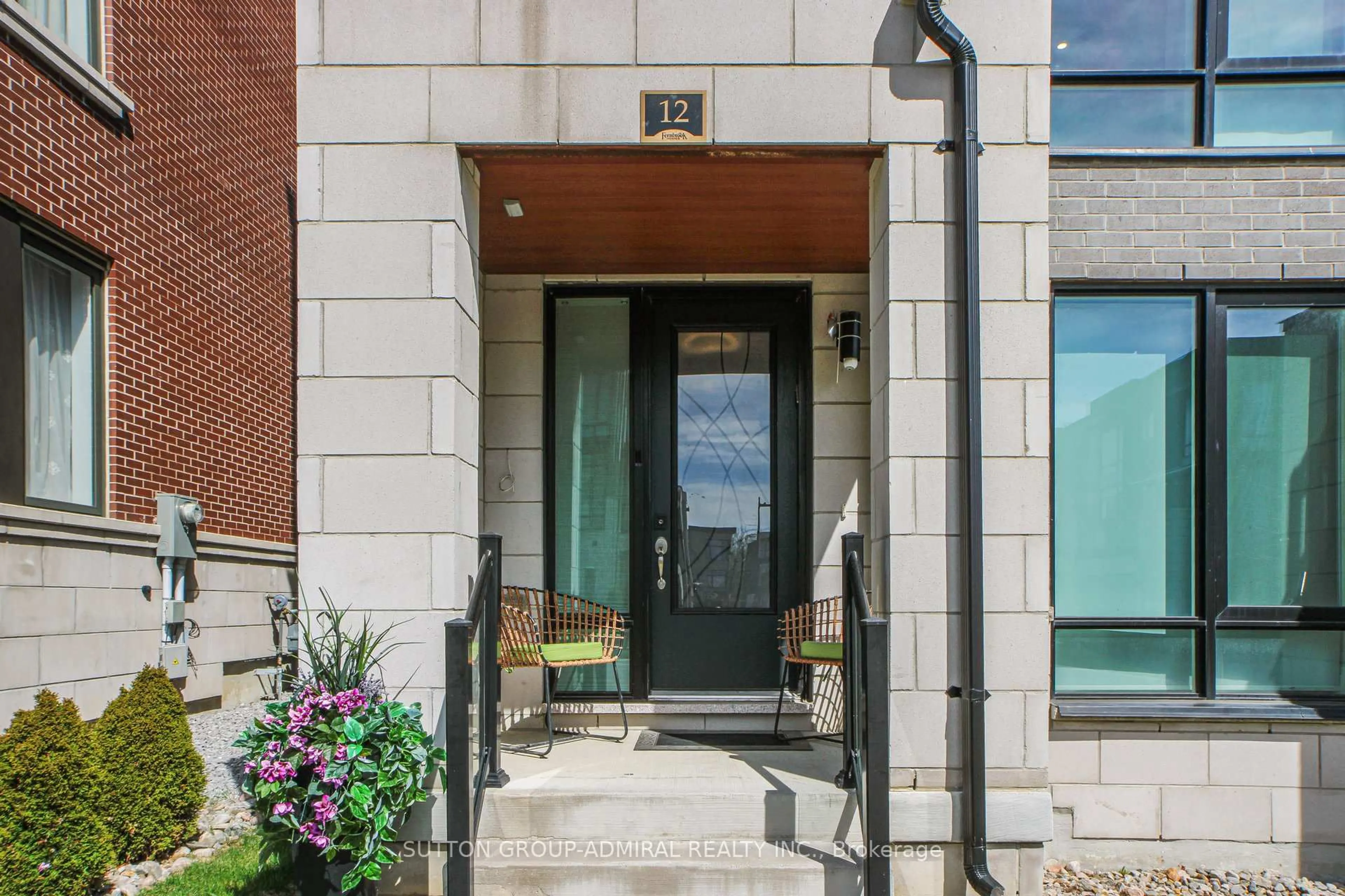 Indoor entryway for 12 Carrville Woods Circ, Vaughan Ontario L6A 4Z6