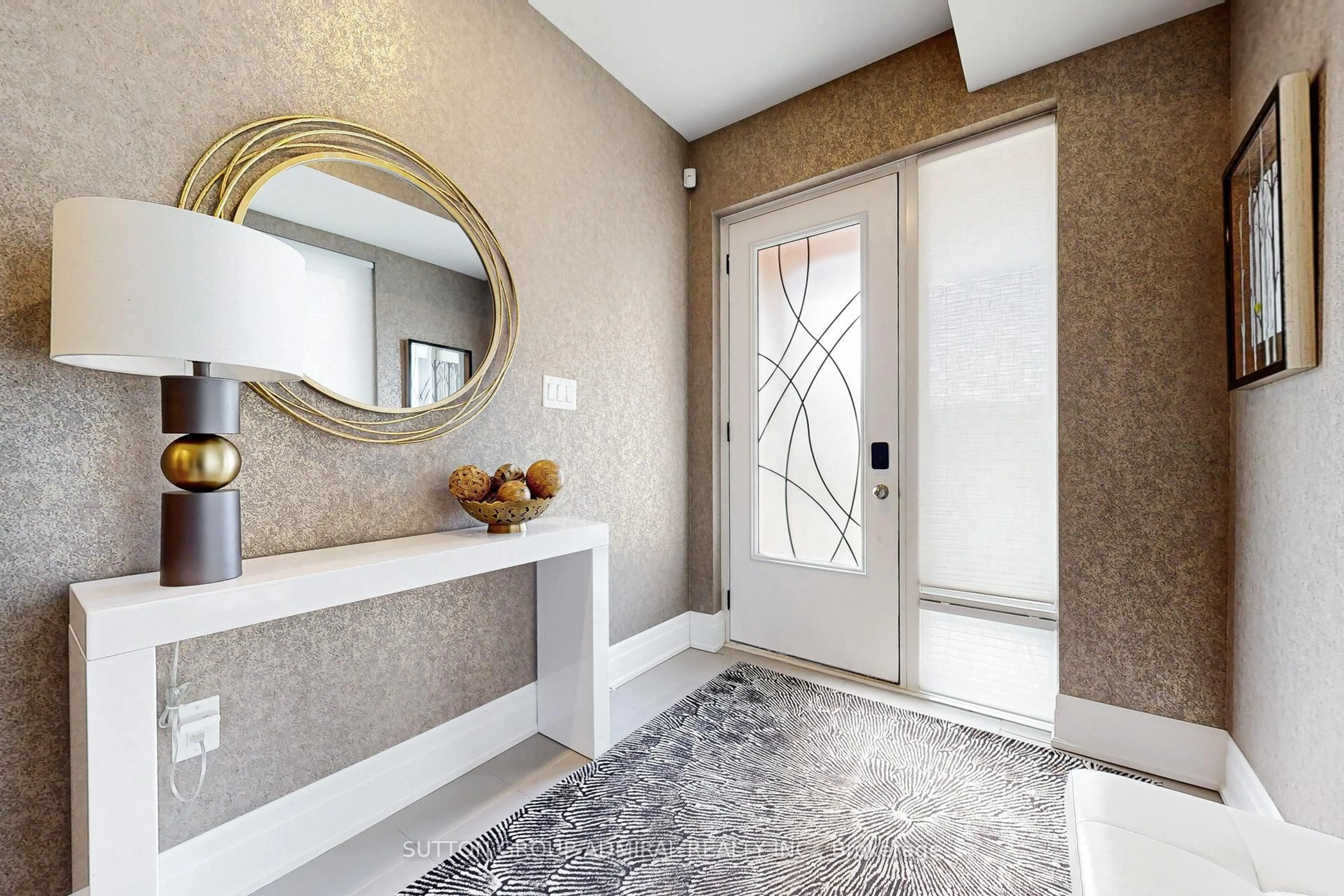 Indoor entryway for 12 Carrville Woods Circ, Vaughan Ontario L6A 4Z6