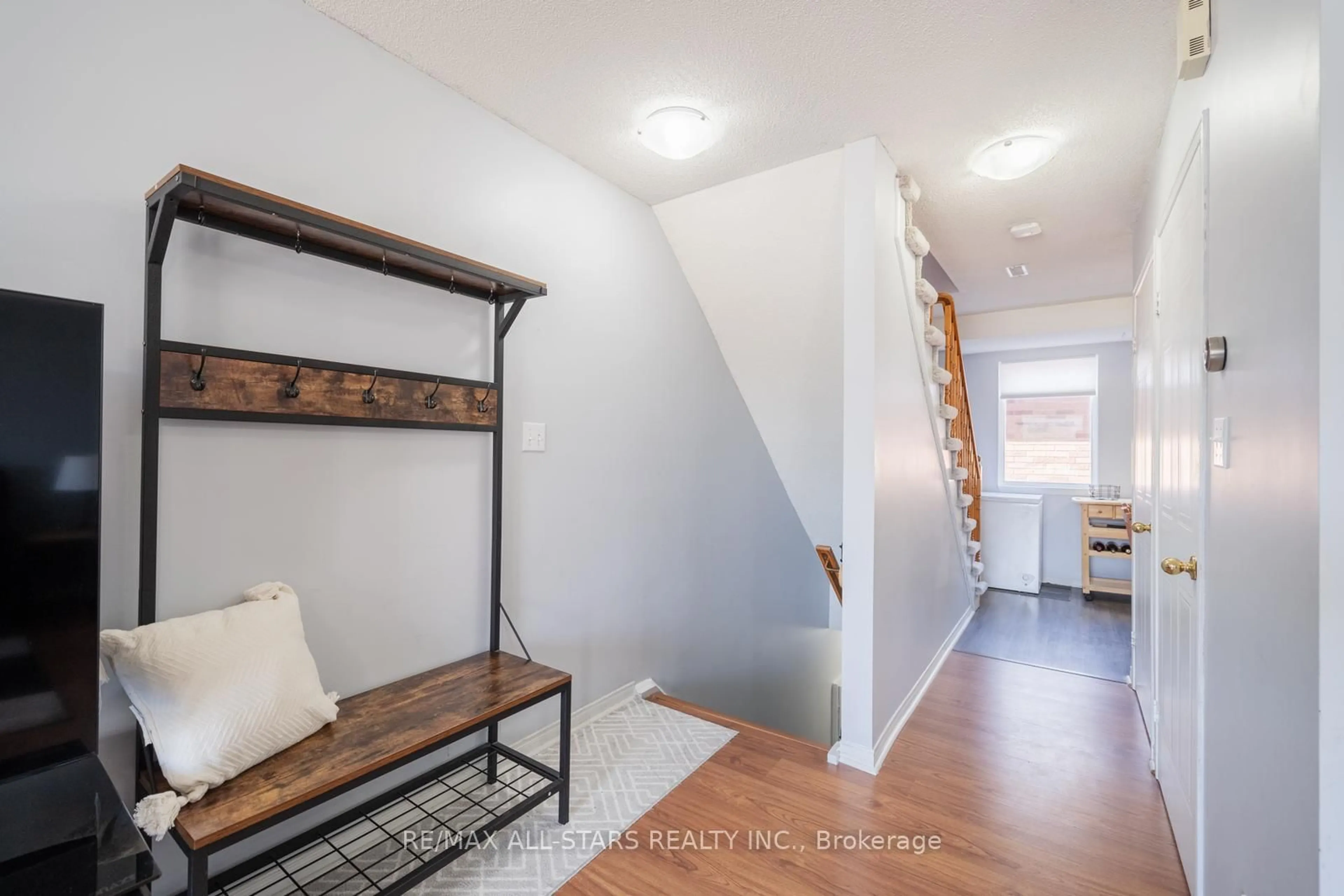 Indoor entryway for 12421 Ninth Line #214, Whitchurch-Stouffville Ontario L4A 1J3