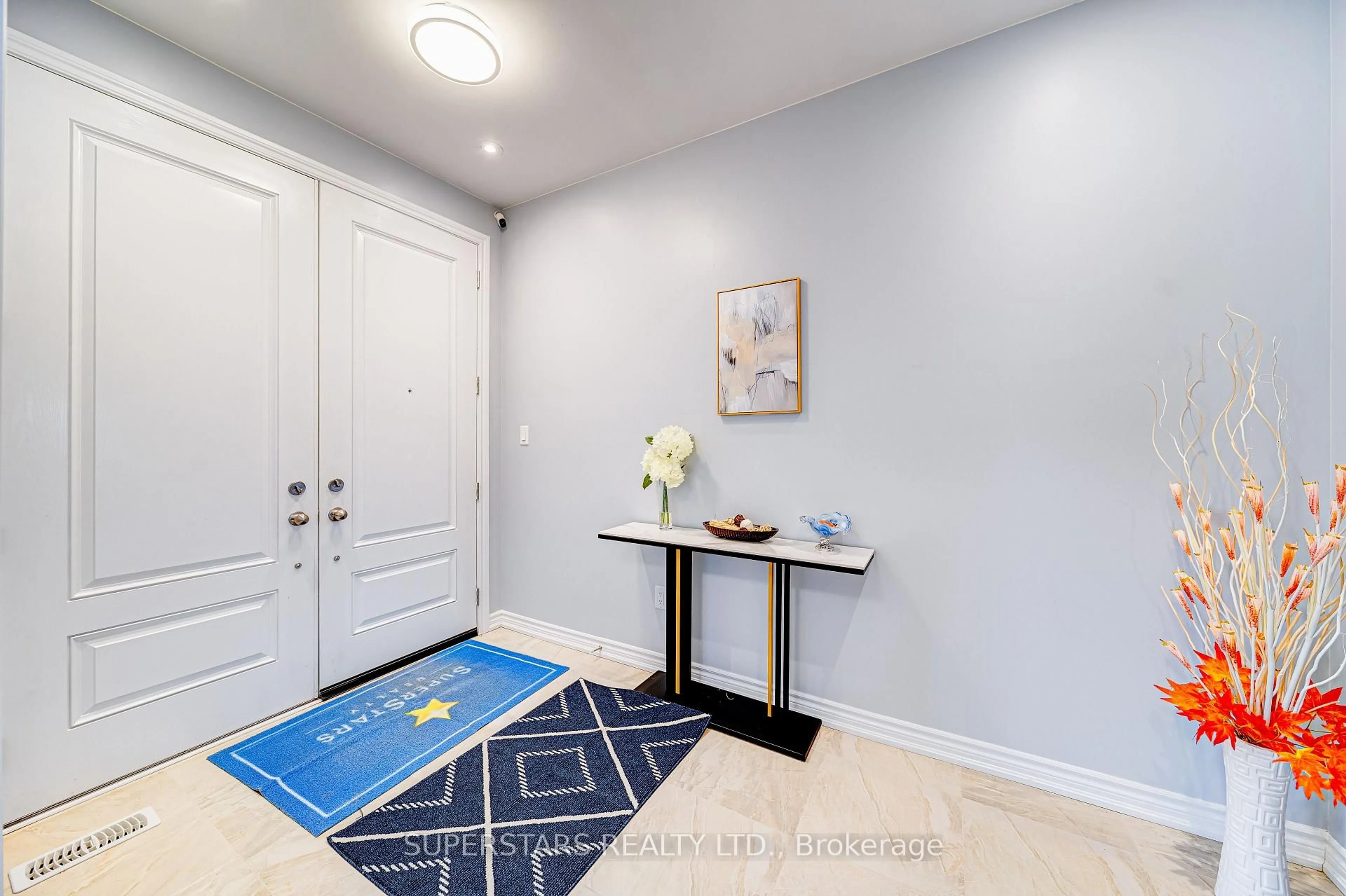 Indoor entryway for 31 Roy Harper Ave, Aurora Ontario L4G 0V4
