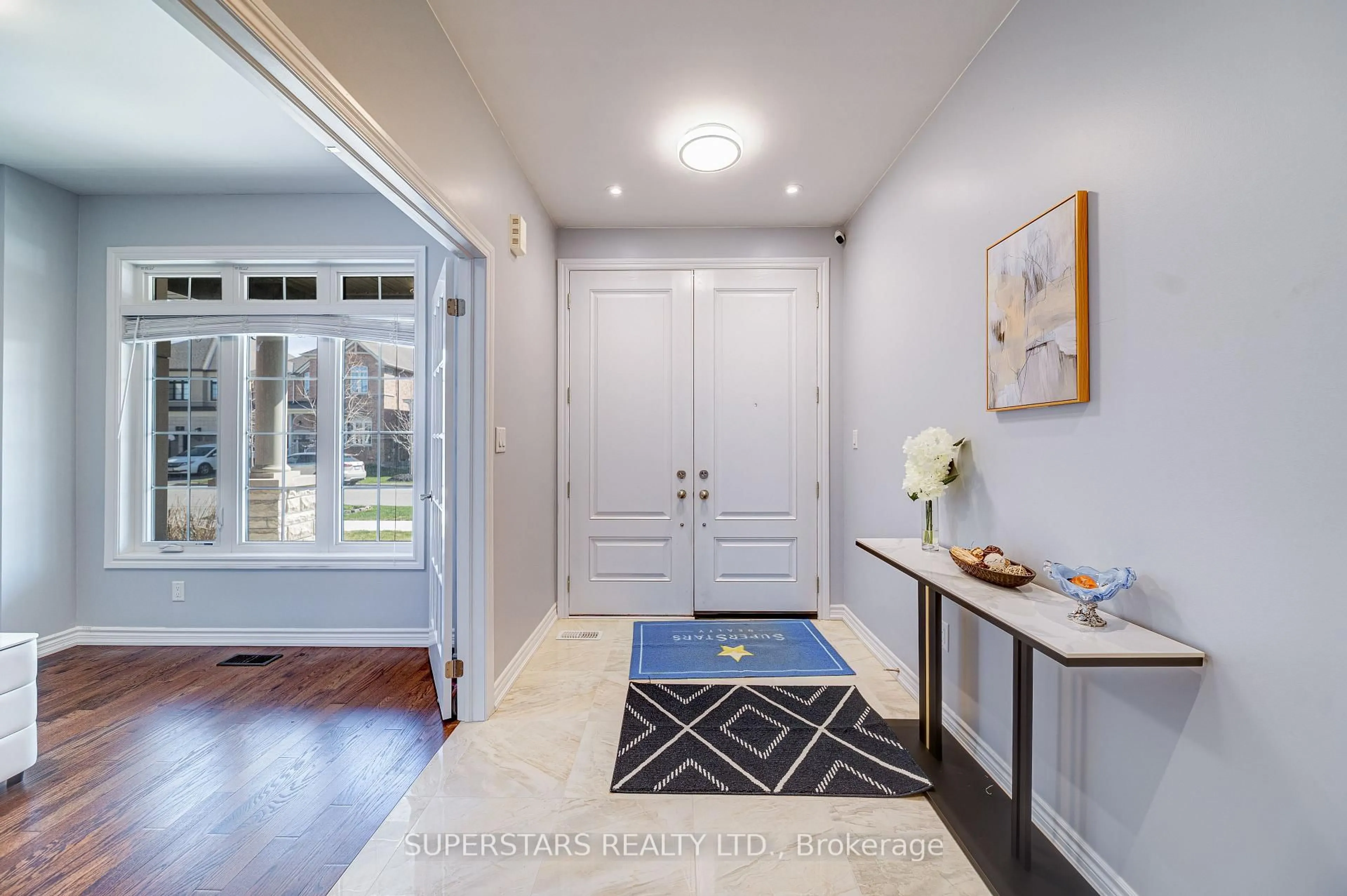 Indoor entryway for 31 Roy Harper Ave, Aurora Ontario L4G 0V4