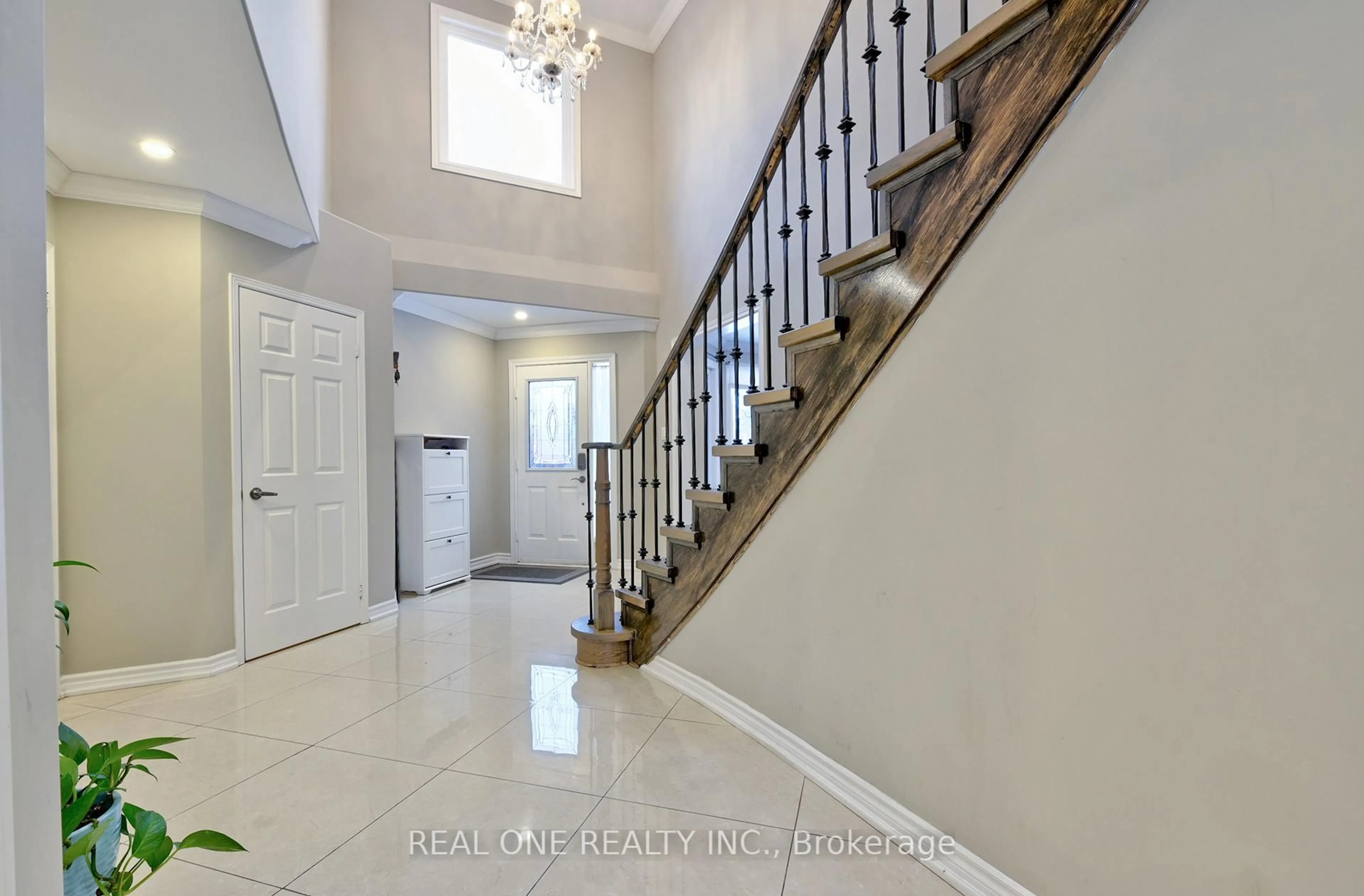 Indoor entryway for 90 Morrison Cres, Markham Ontario L3R 9K9