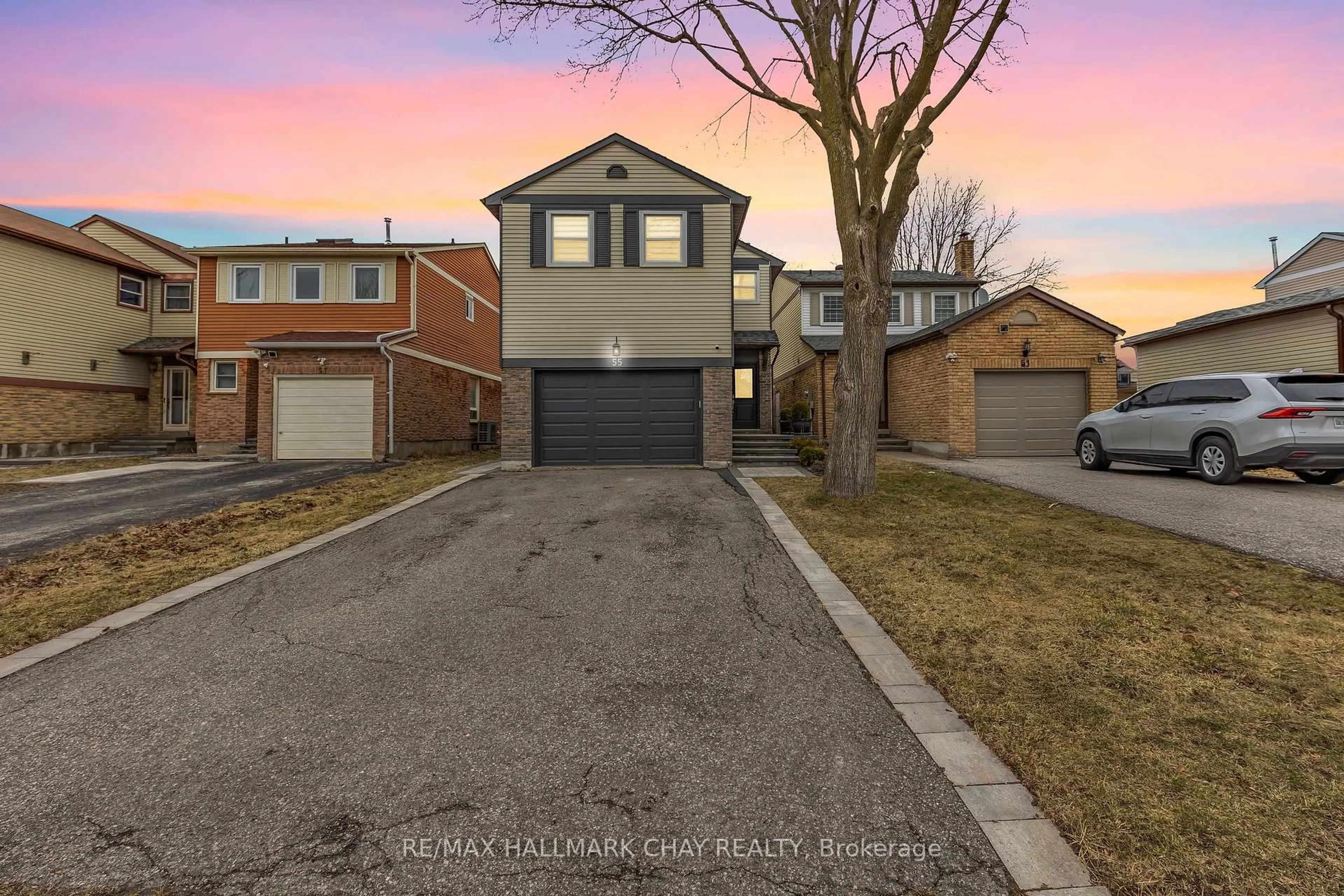 A pic from outside/outdoor area/front of a property/back of a property/a pic from drone, street for 55 Marlow Cres, Markham Ontario L3R 4P4