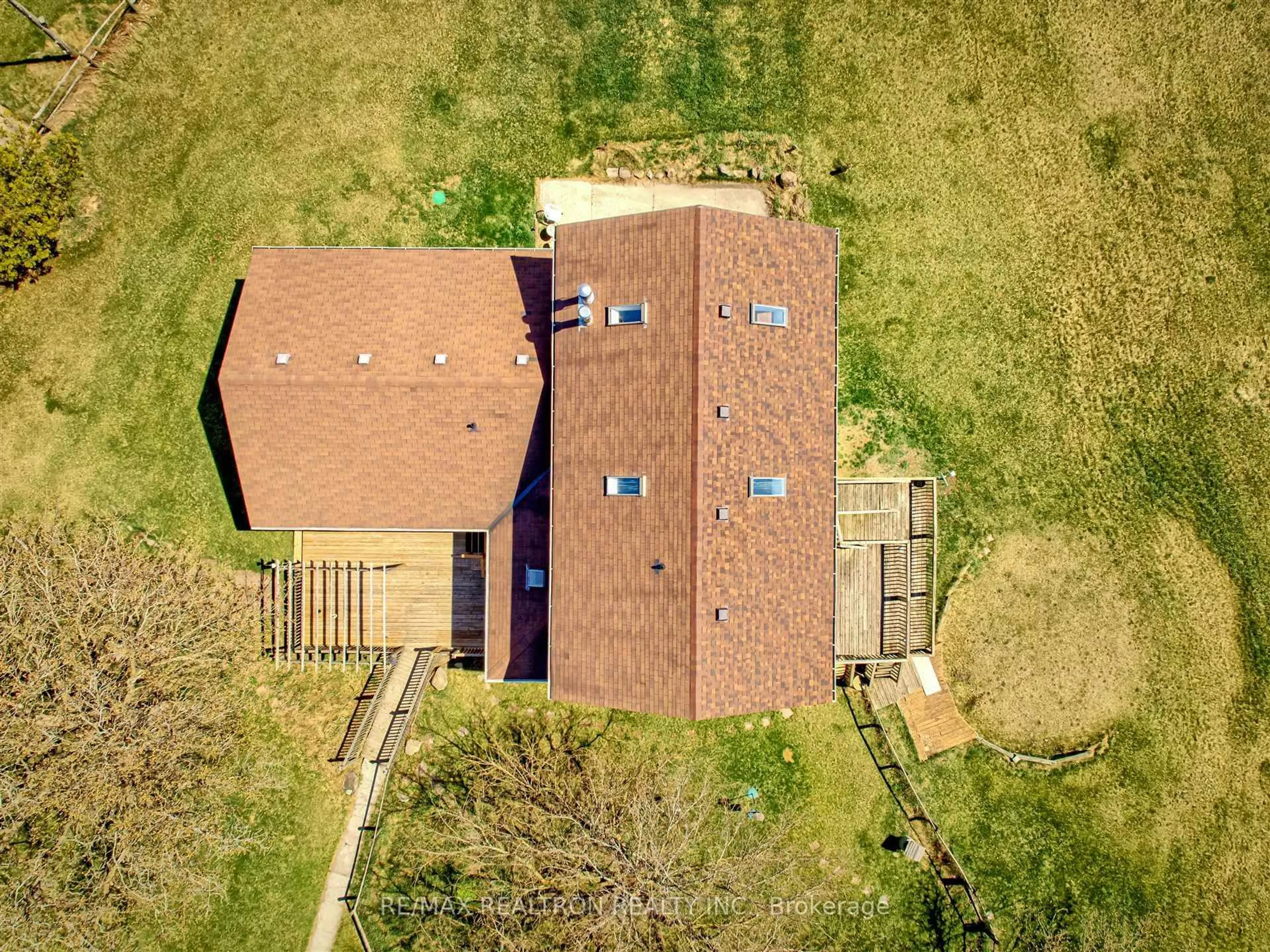A pic from outside/outdoor area/front of a property/back of a property/a pic from drone, building for 3169 Mount Albert Rd, East Gwillimbury Ontario L0G 1V0