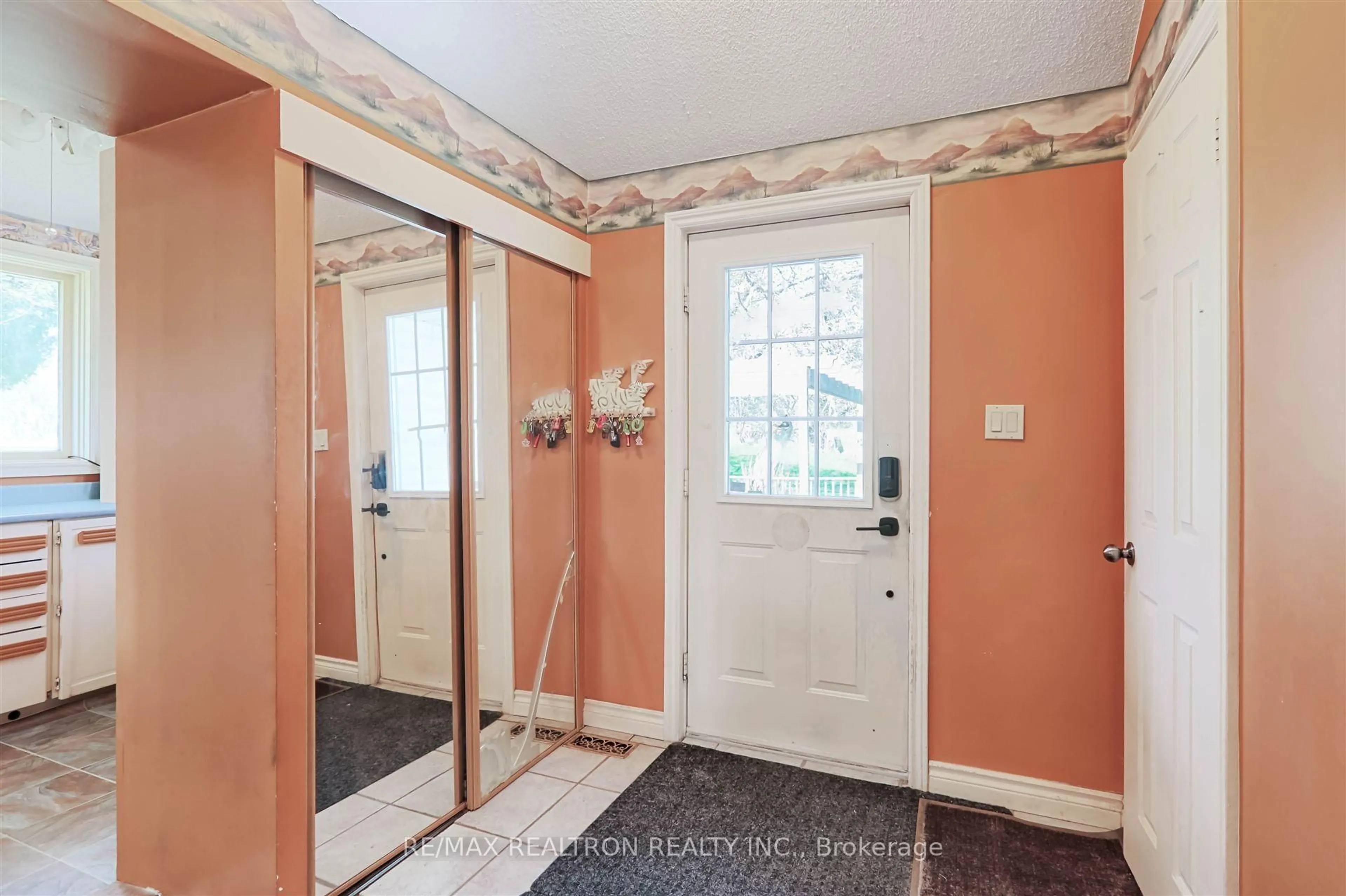 Indoor entryway for 3169 Mount Albert Rd, East Gwillimbury Ontario L0G 1V0