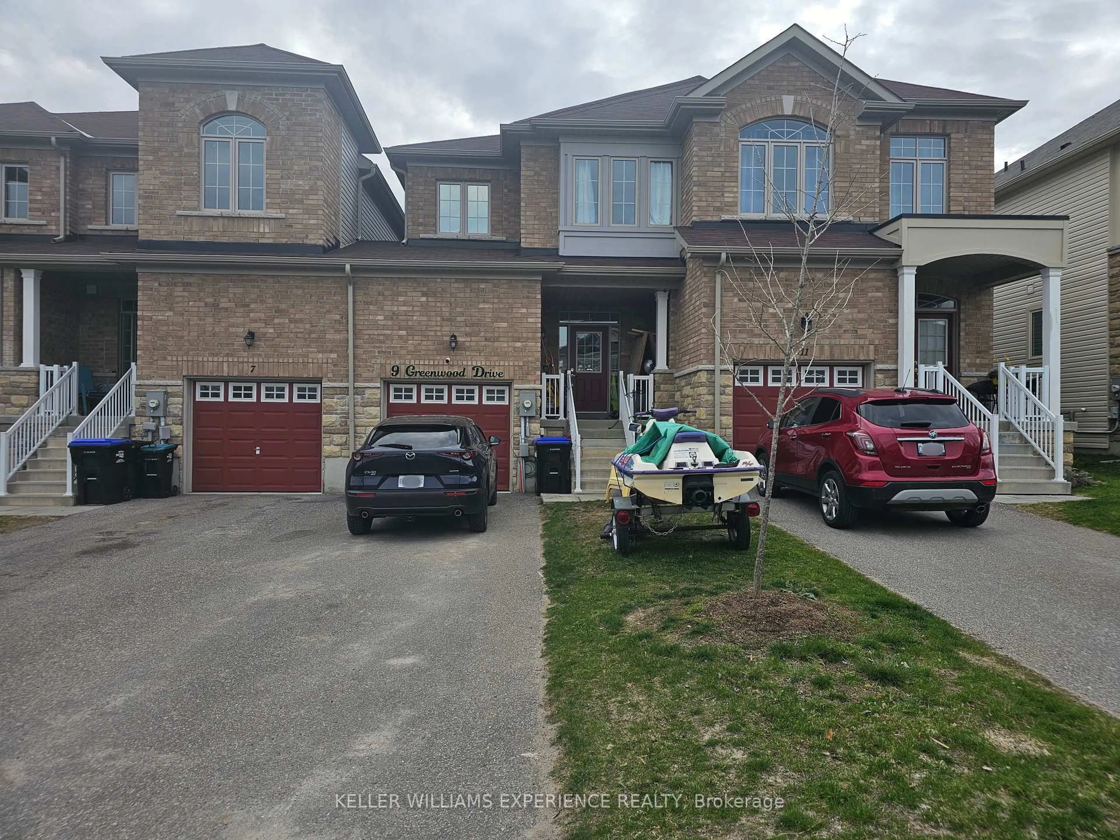 A pic from outside/outdoor area/front of a property/back of a property/a pic from drone, street for 9 GREENWOOD Dr, Essa Ontario L3W 0N5