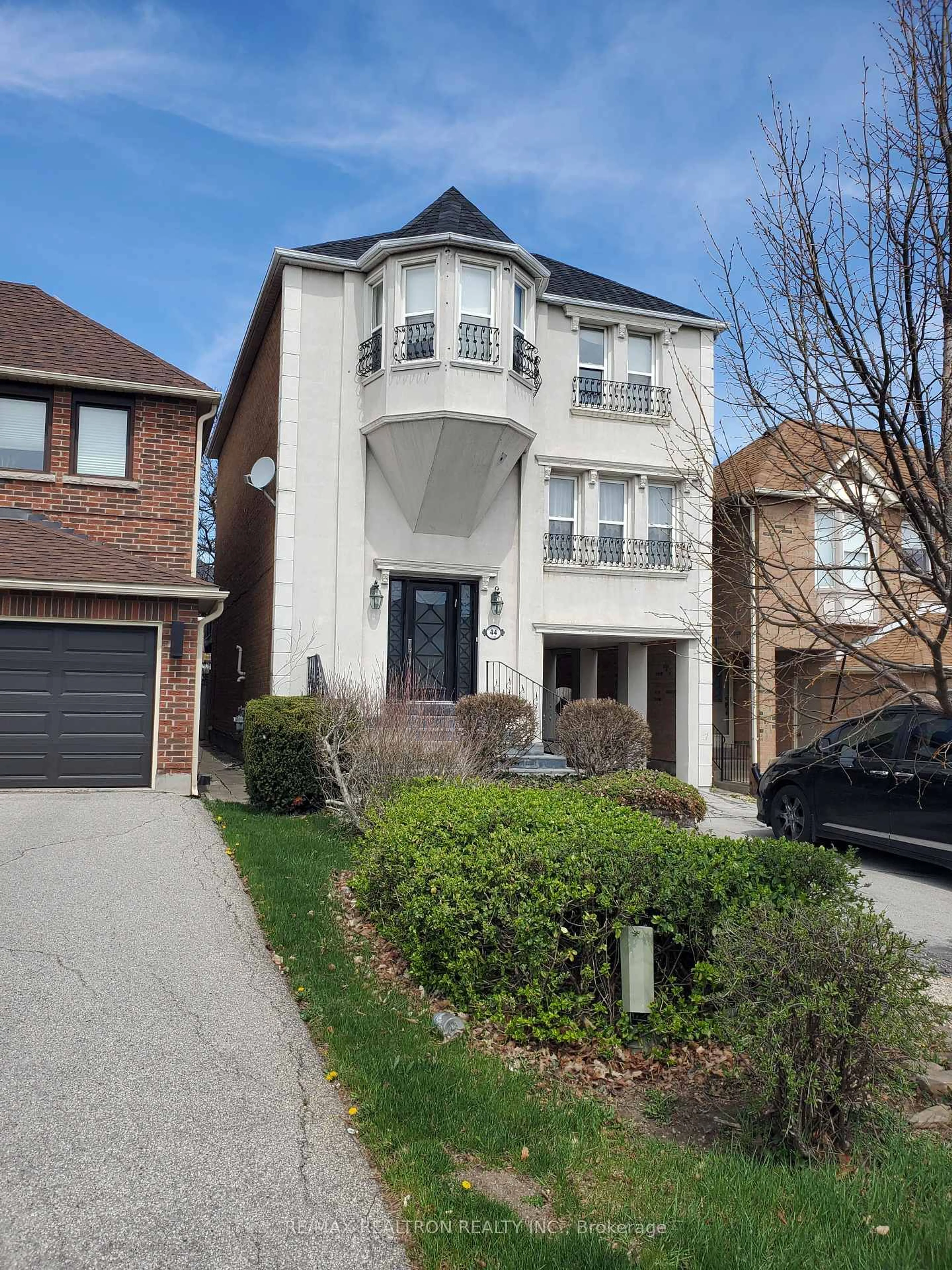 Home with brick exterior material, street for 44 Roxborough Lane, Vaughan Ontario L4J 4T1