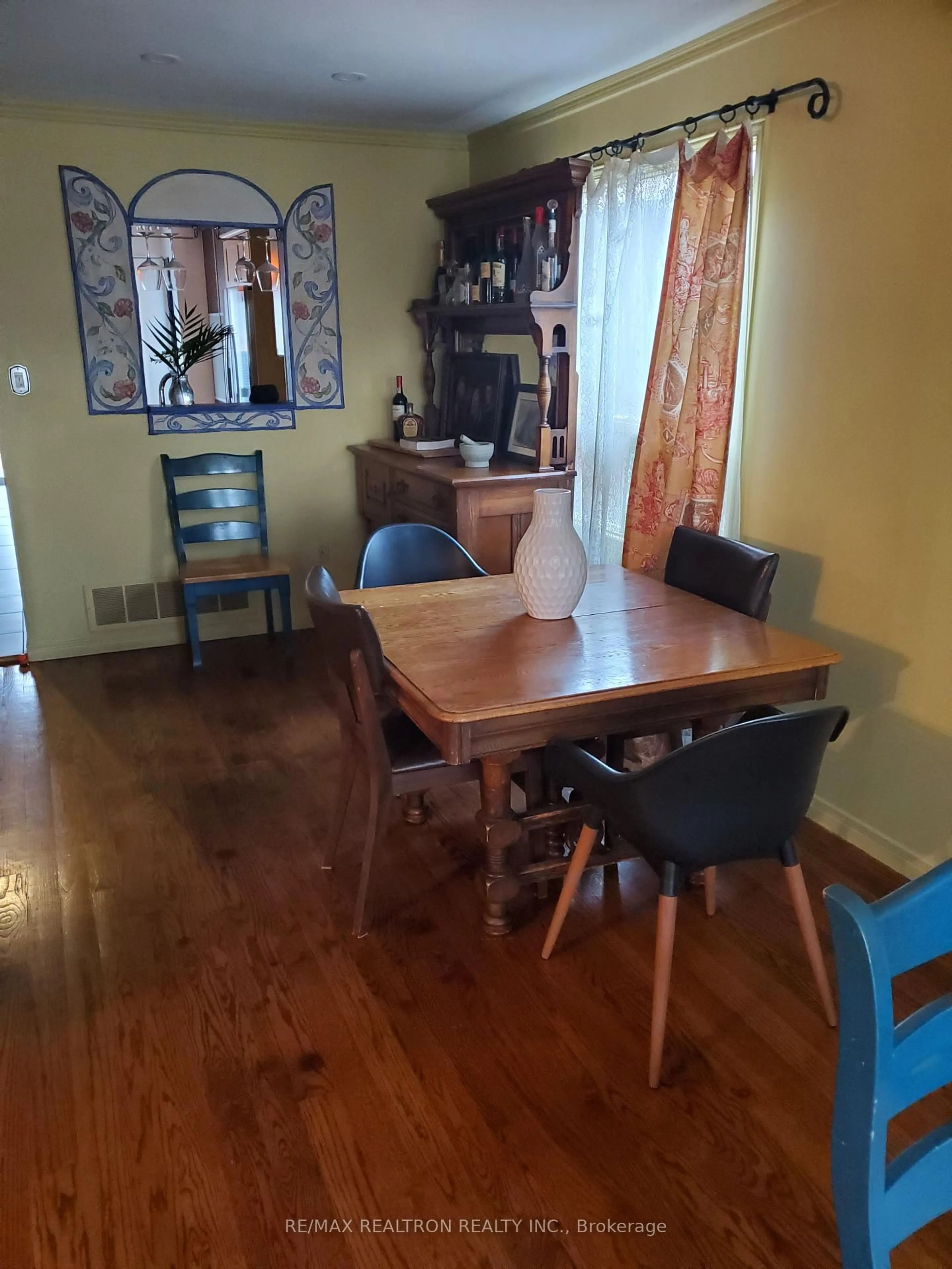 Dining room, unknown for 44 Roxborough Lane, Vaughan Ontario L4J 4T1
