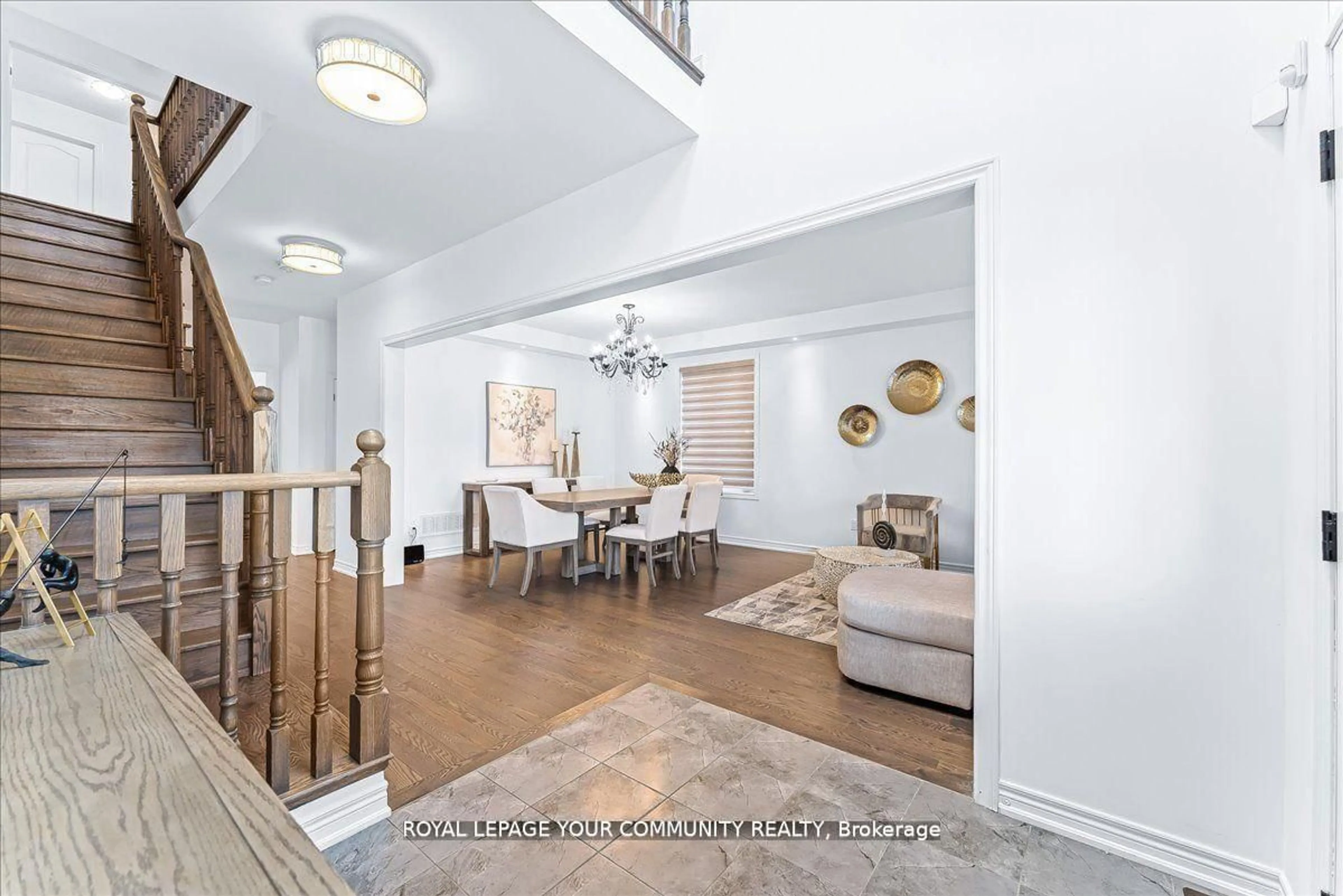 Indoor foyer for 577 Clifford Perry Pl, Newmarket Ontario L3X 0J2