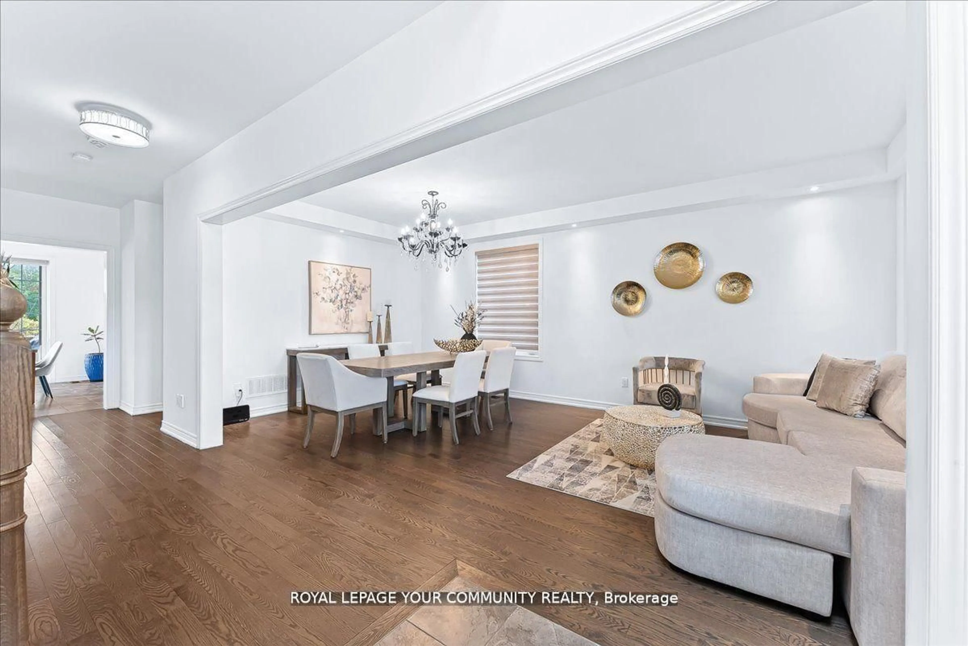 Living room with furniture, unknown for 577 Clifford Perry Pl, Newmarket Ontario L3X 0J2