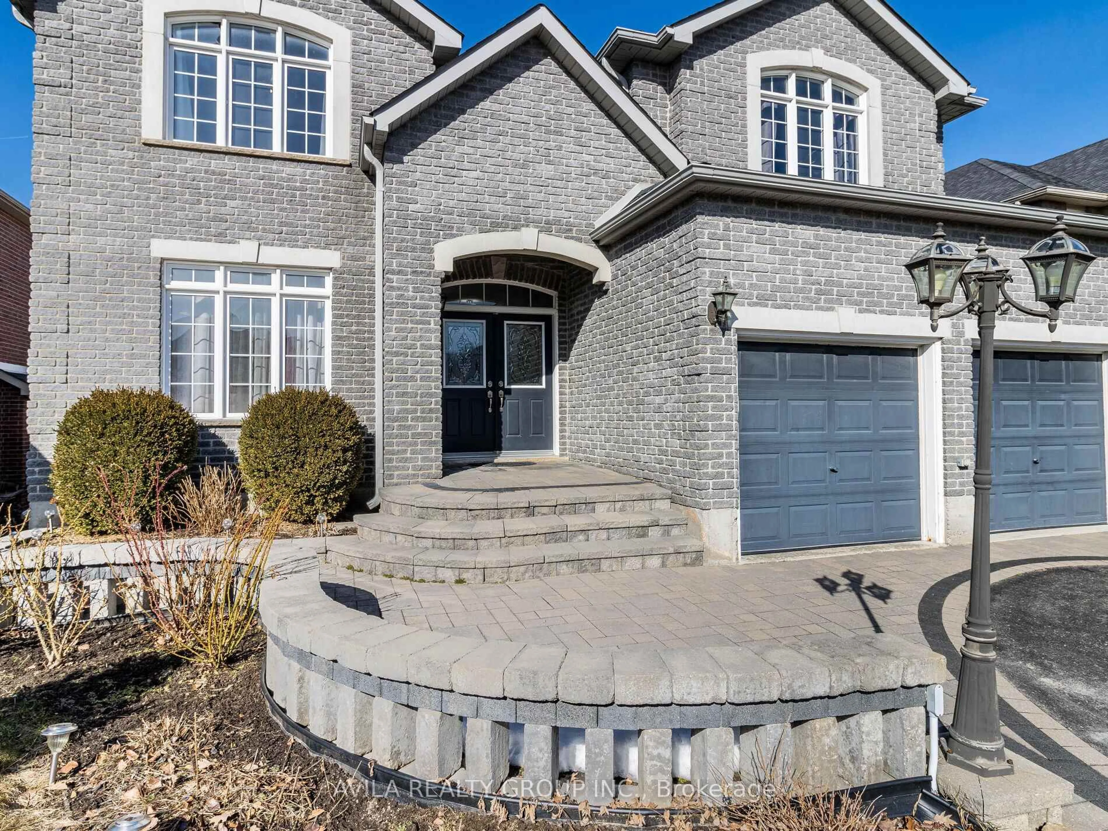 Home with brick exterior material, street for 950 Booth Ave, Innisfil Ontario L9S 0A5