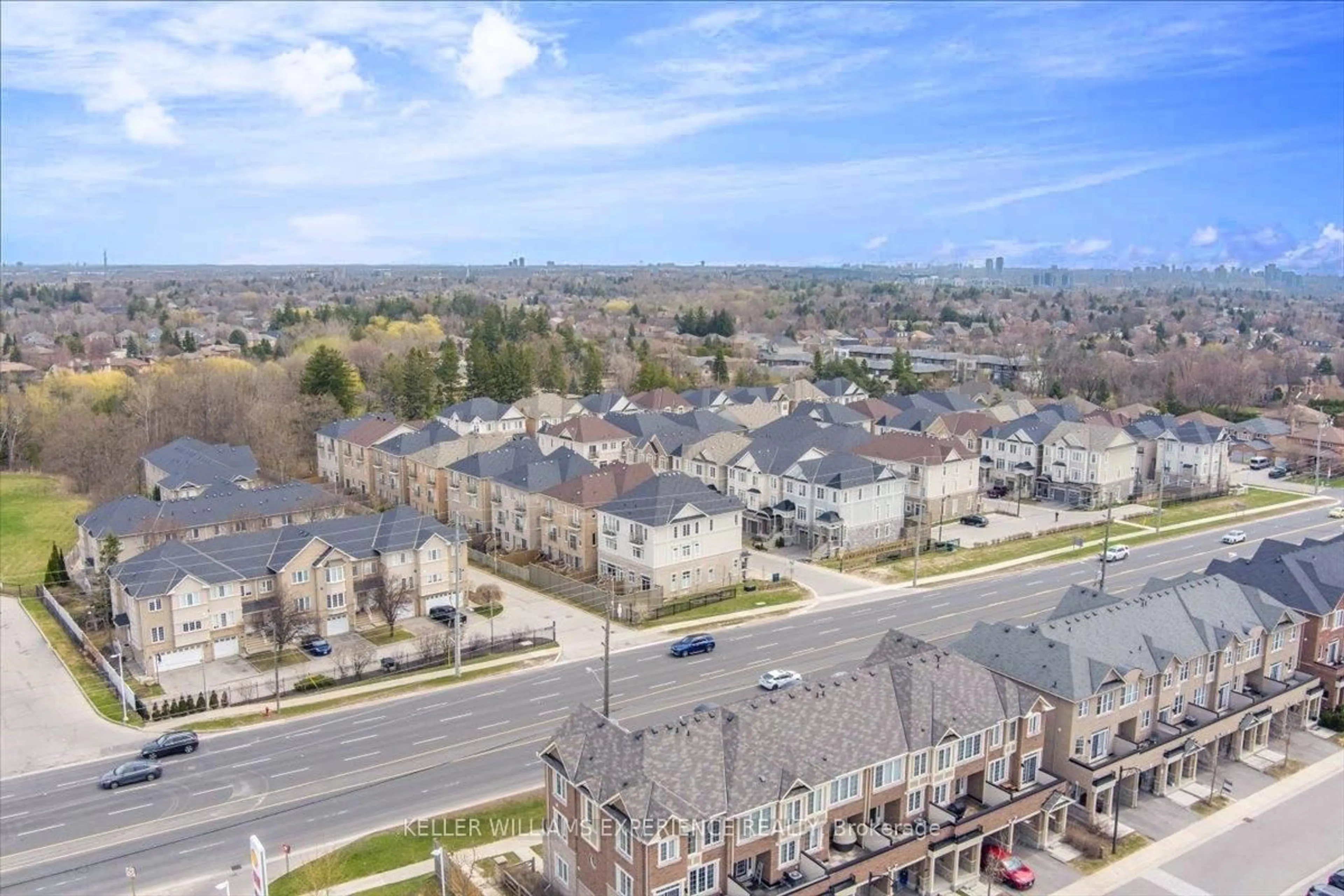 A pic from outside/outdoor area/front of a property/back of a property/a pic from drone, unknown for 10719 Bathurst St #1, Richmond Hill Ontario L4C 0N3
