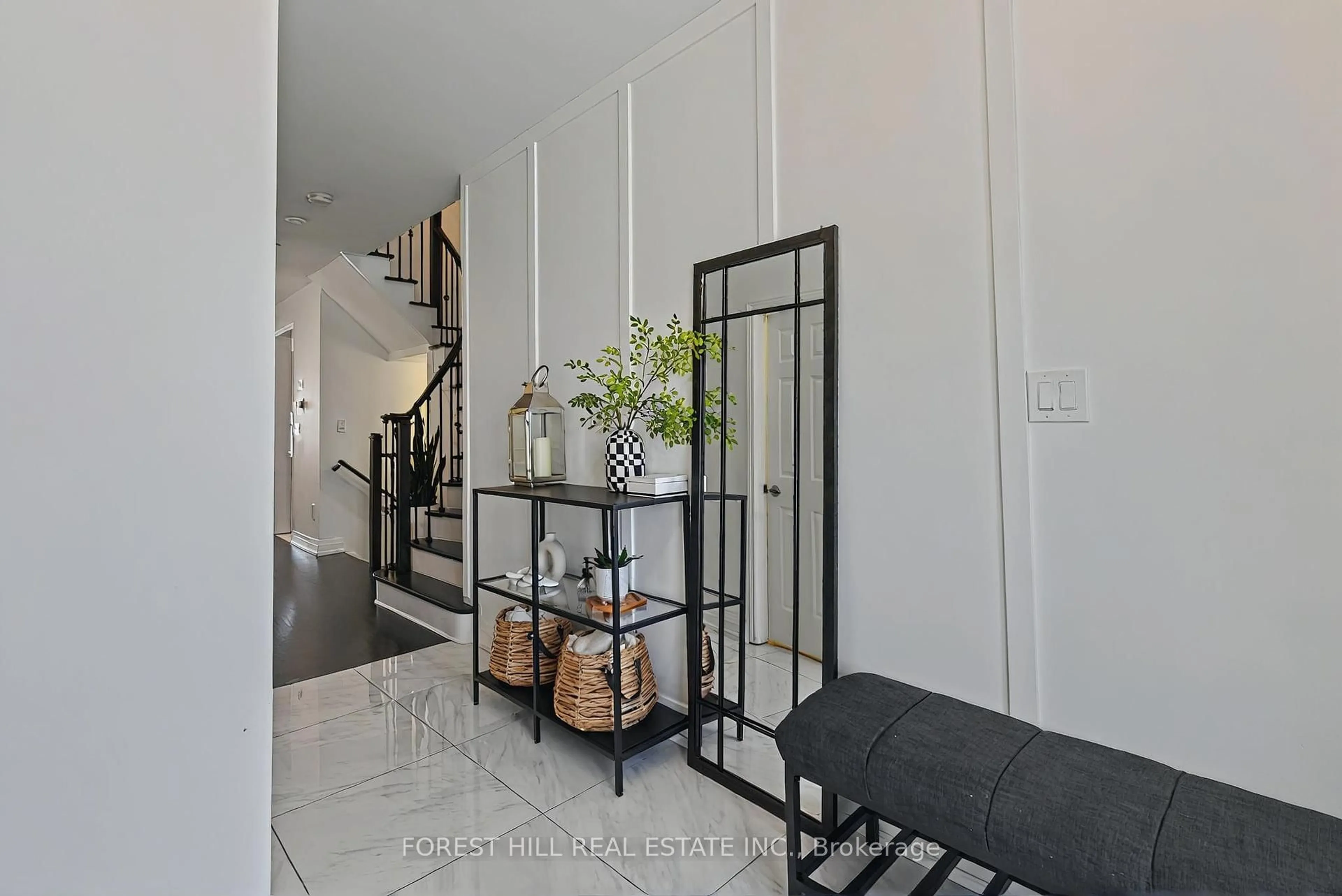 Indoor entryway for 7 London Pride Dr, Richmond Hill Ontario L4E 0X3