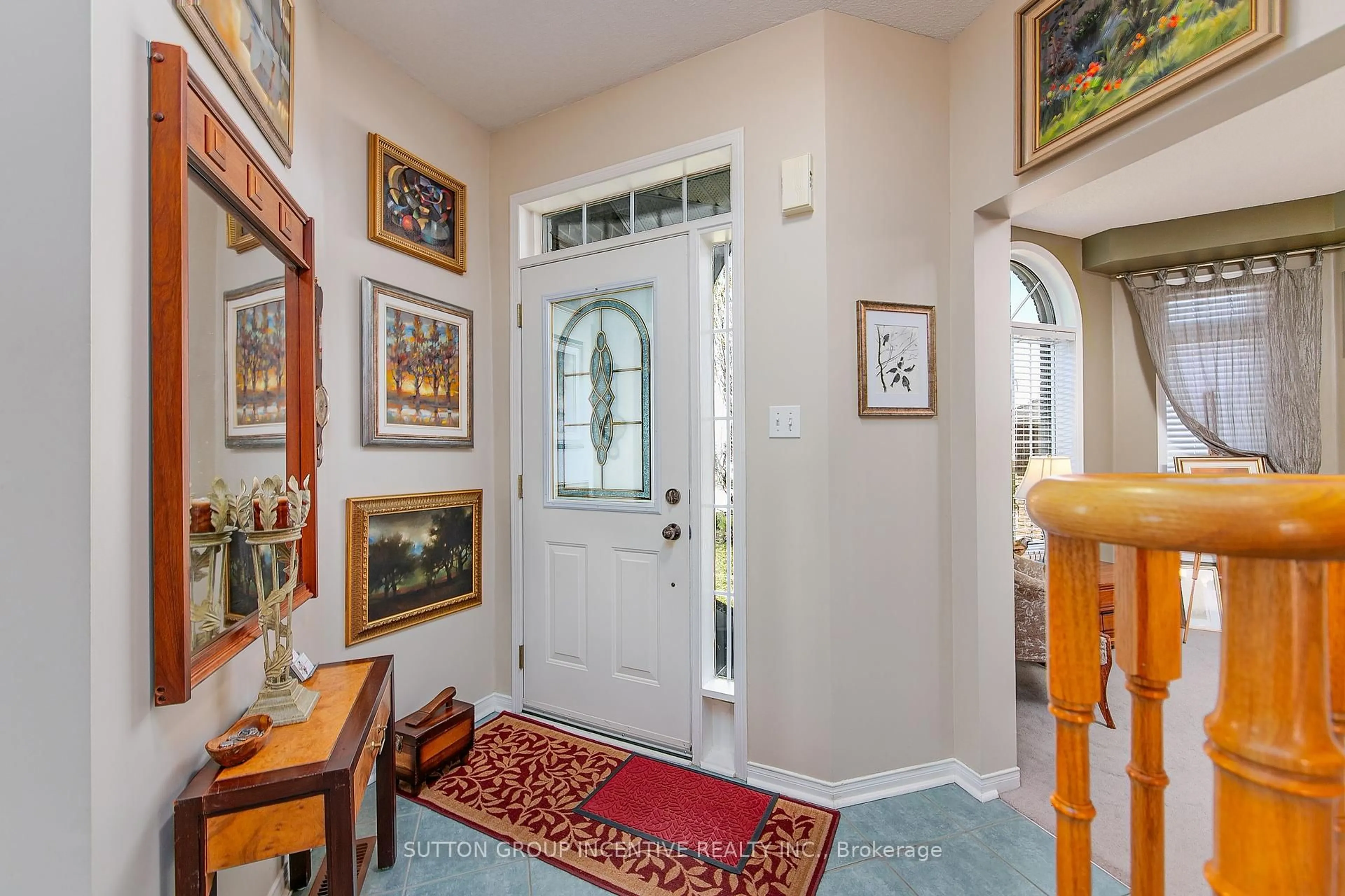 Indoor entryway for 1976 Emerald Crt, Innisfil Ontario L9S 2A1