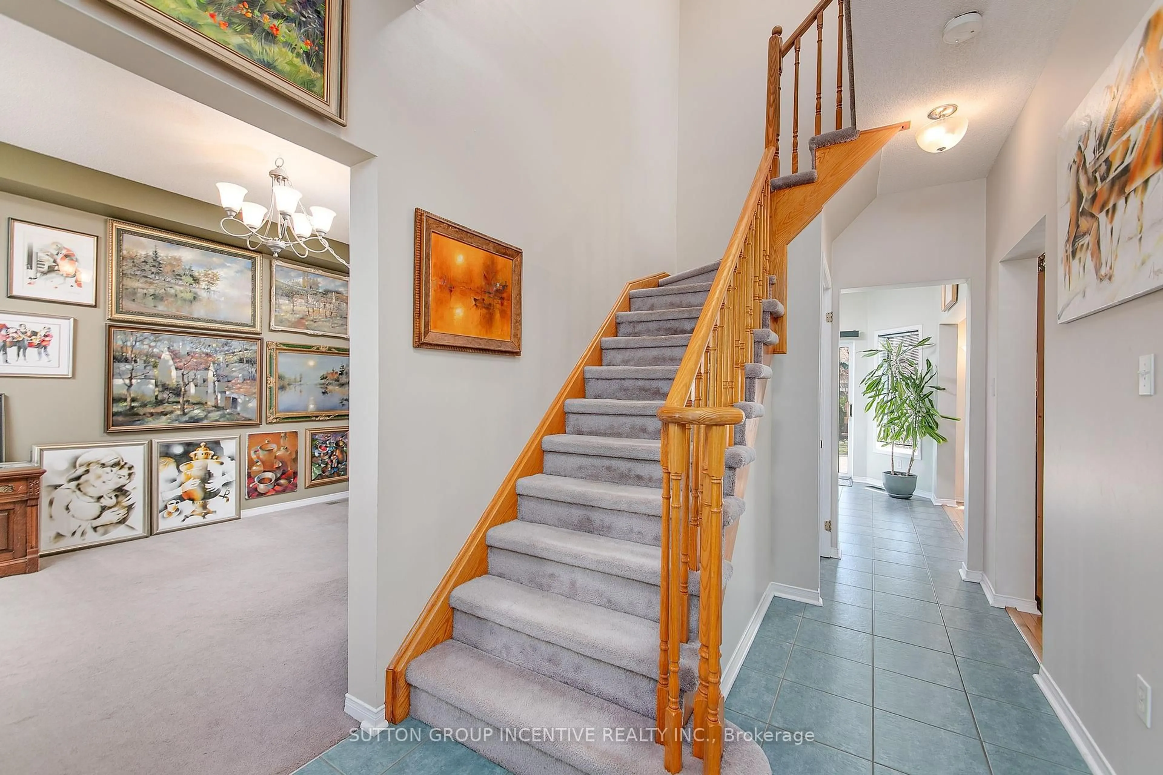 Indoor foyer for 1976 Emerald Crt, Innisfil Ontario L9S 2A1