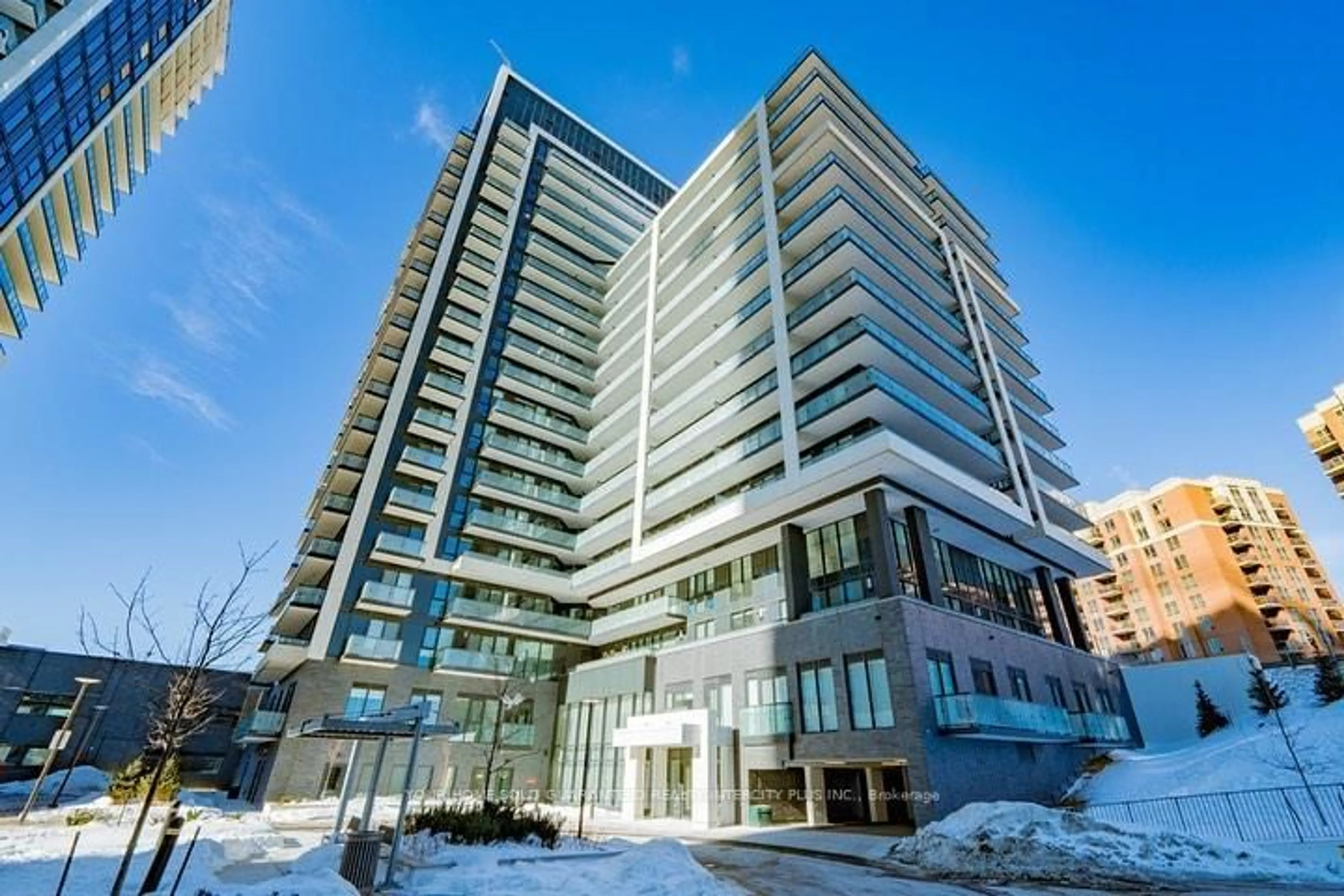 Indoor foyer for 85 Oneida Cres #303, Richmond Hill Ontario L4B 0H4
