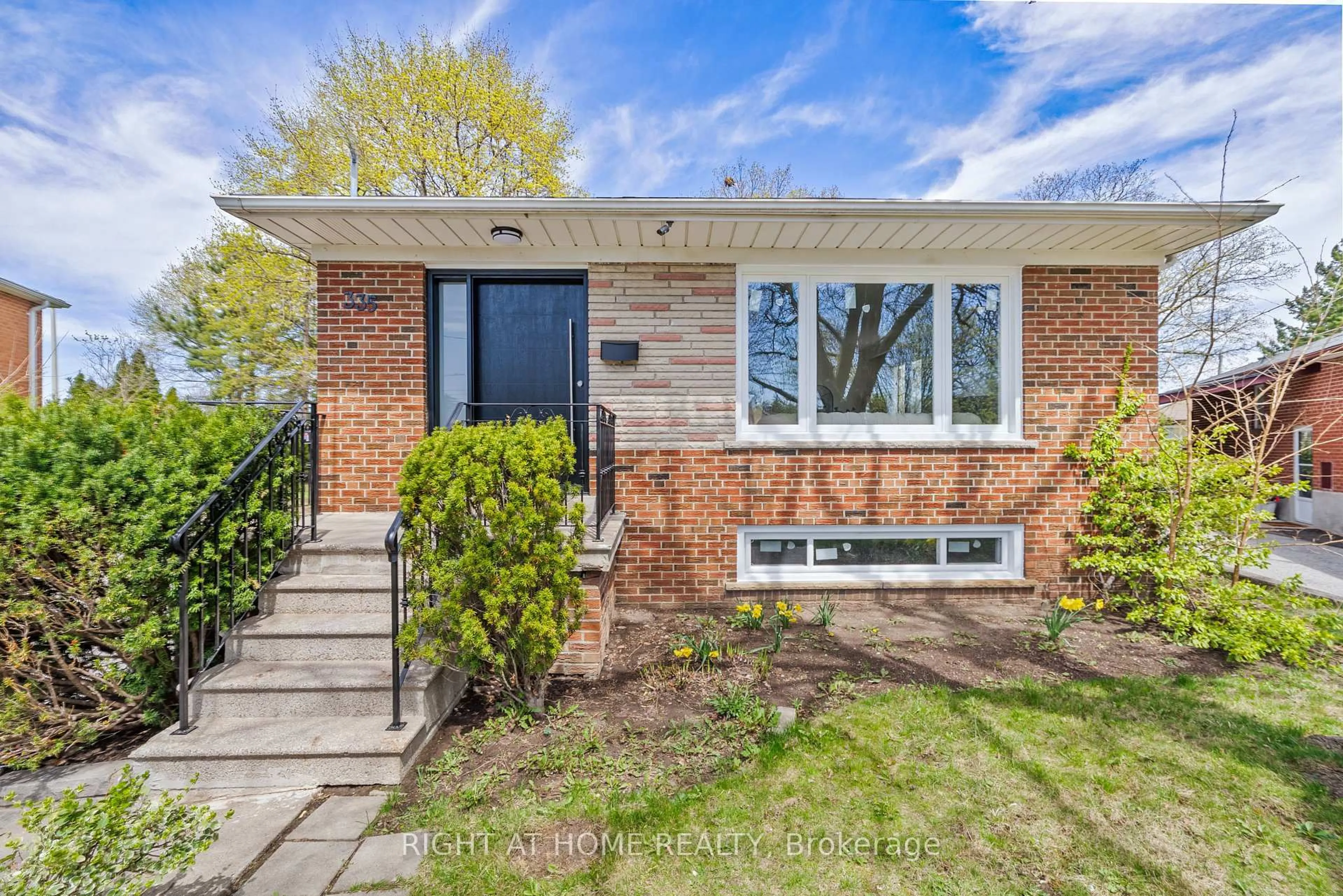 Home with brick exterior material, street for 335 Gells Rd, Richmond Hill Ontario L4C 3A5