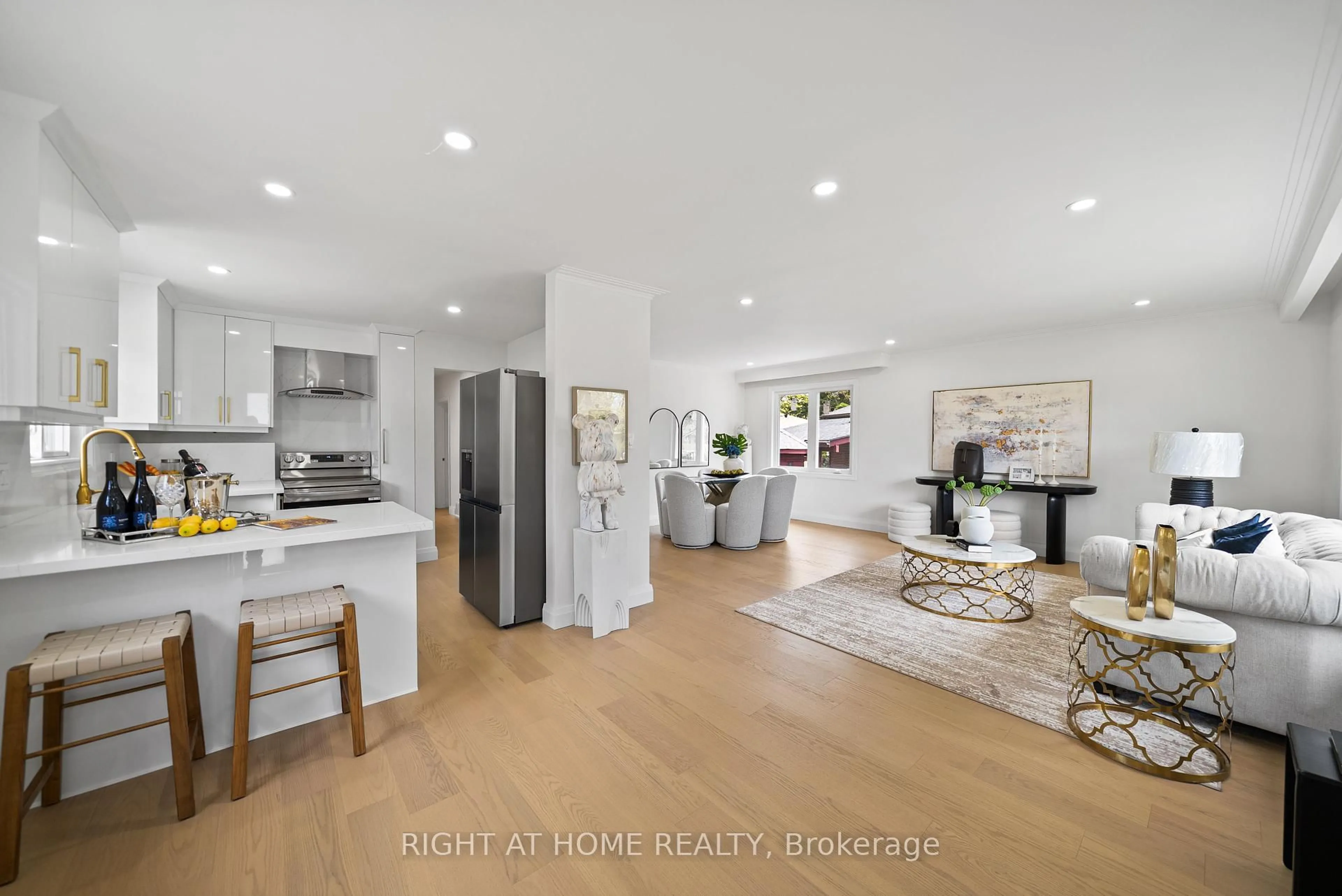 Open concept kitchen, unknown for 335 Gells Rd, Richmond Hill Ontario L4C 3A5