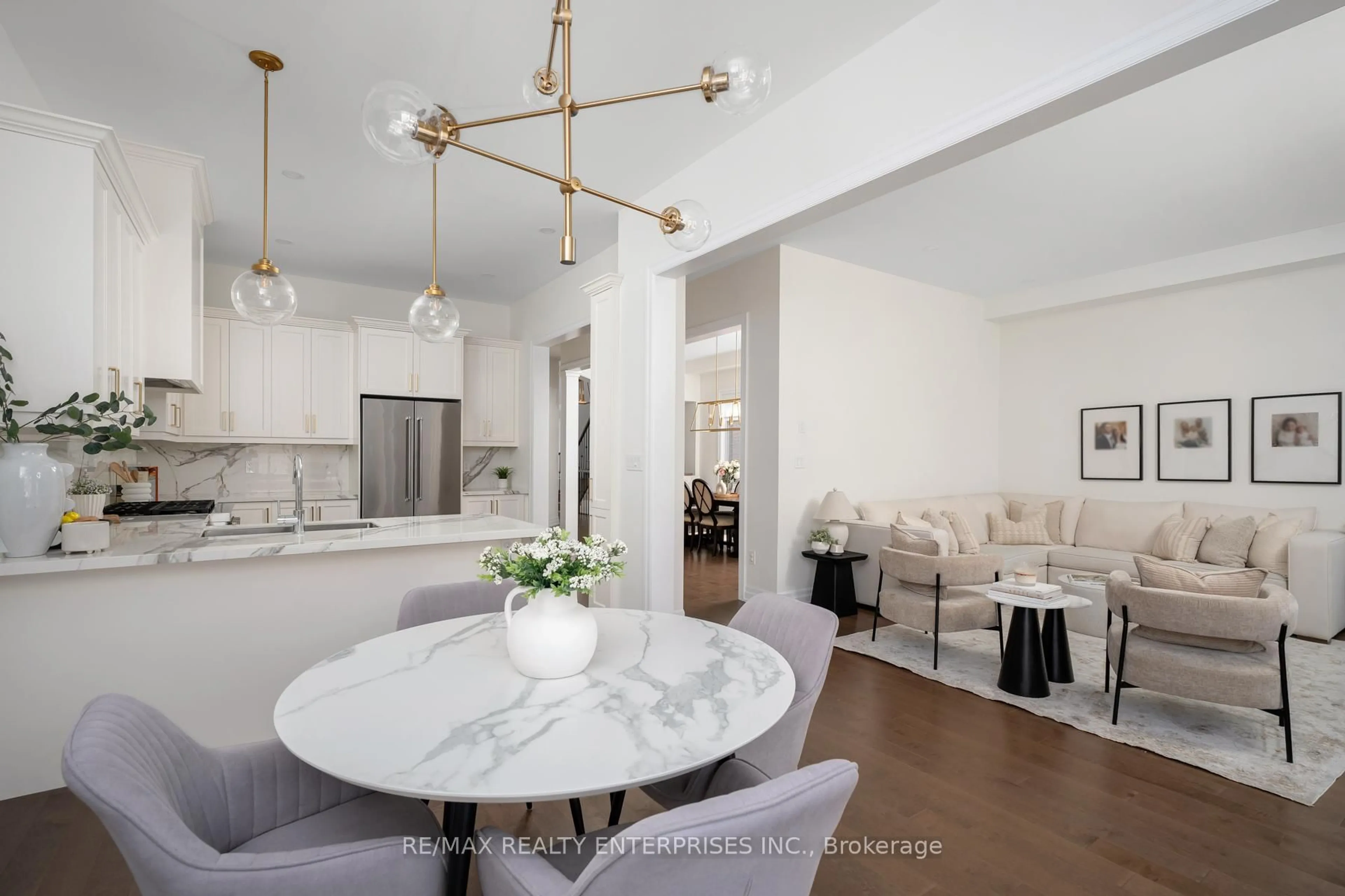Open concept kitchen, ceramic/tile floor for 15 Botelho Circ, Aurora Ontario L4G 3X2