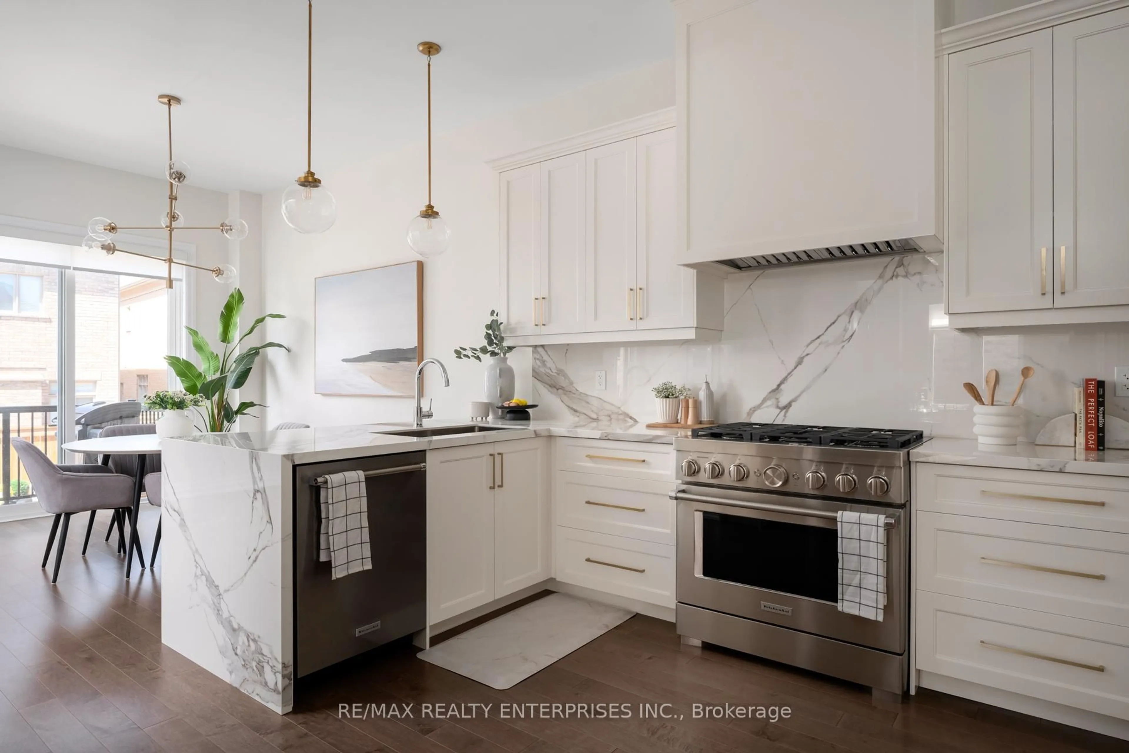 Contemporary kitchen, ceramic/tile floor for 15 Botelho Circ, Aurora Ontario L4G 3X2